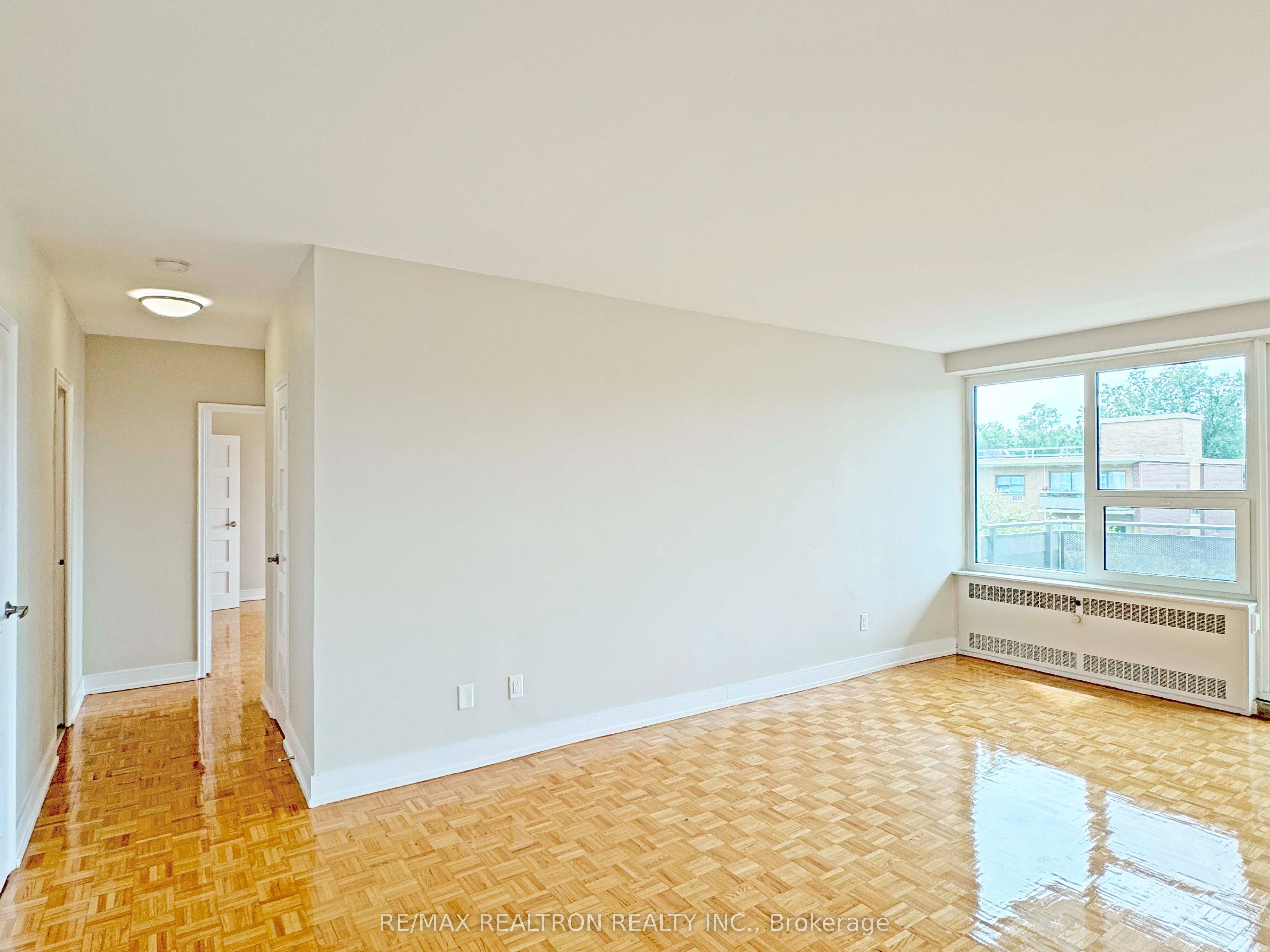 10 Shallmar Boulevard 607, Toronto, ON M5N 1J4 photo 5