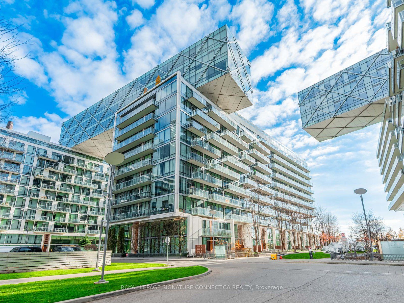 39 Queens Quay E TH132, Toronto, ON M5E 0A5 photo 2