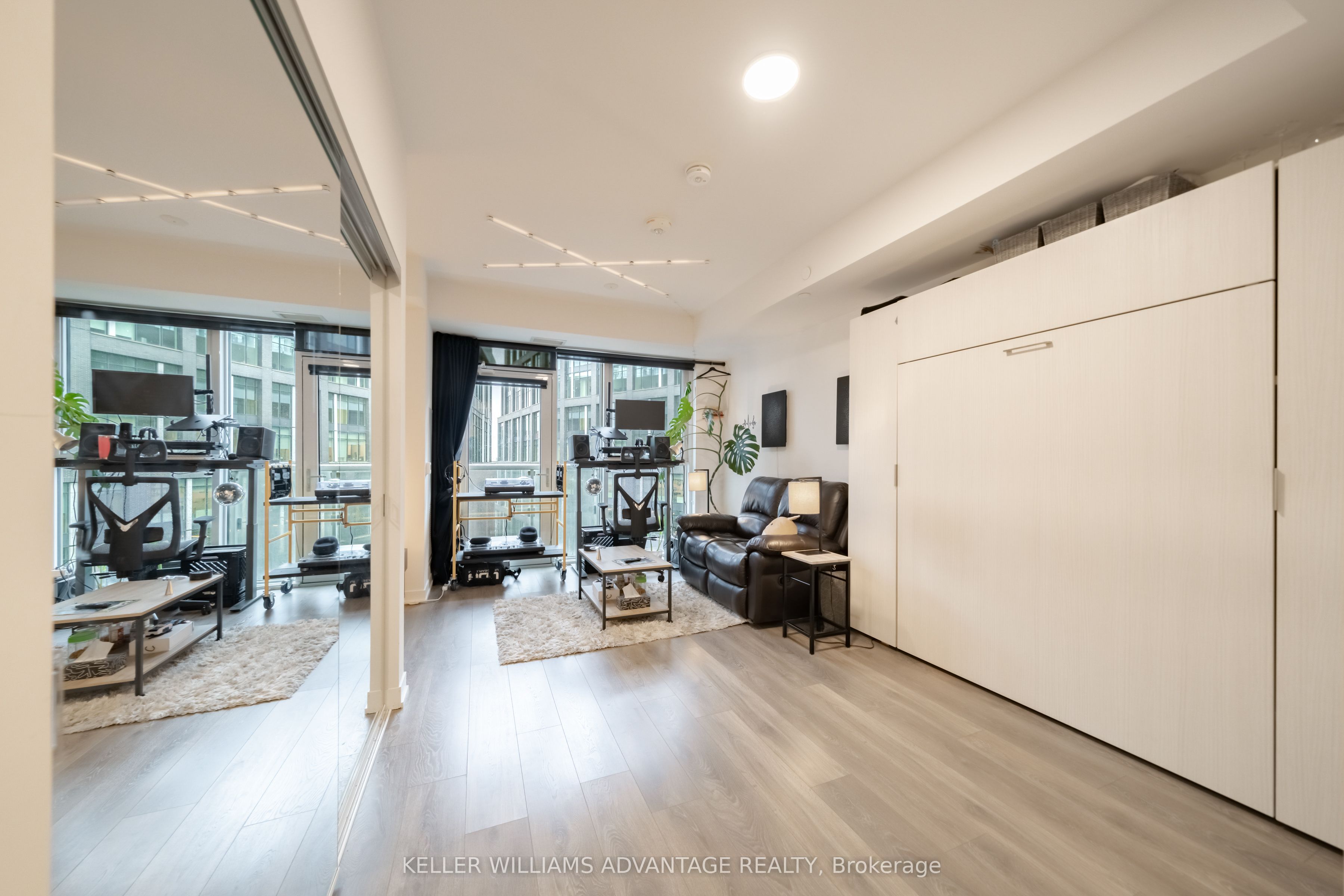 20 Richardson Street 1009, Toronto, ON M5A 0S6 photo 2