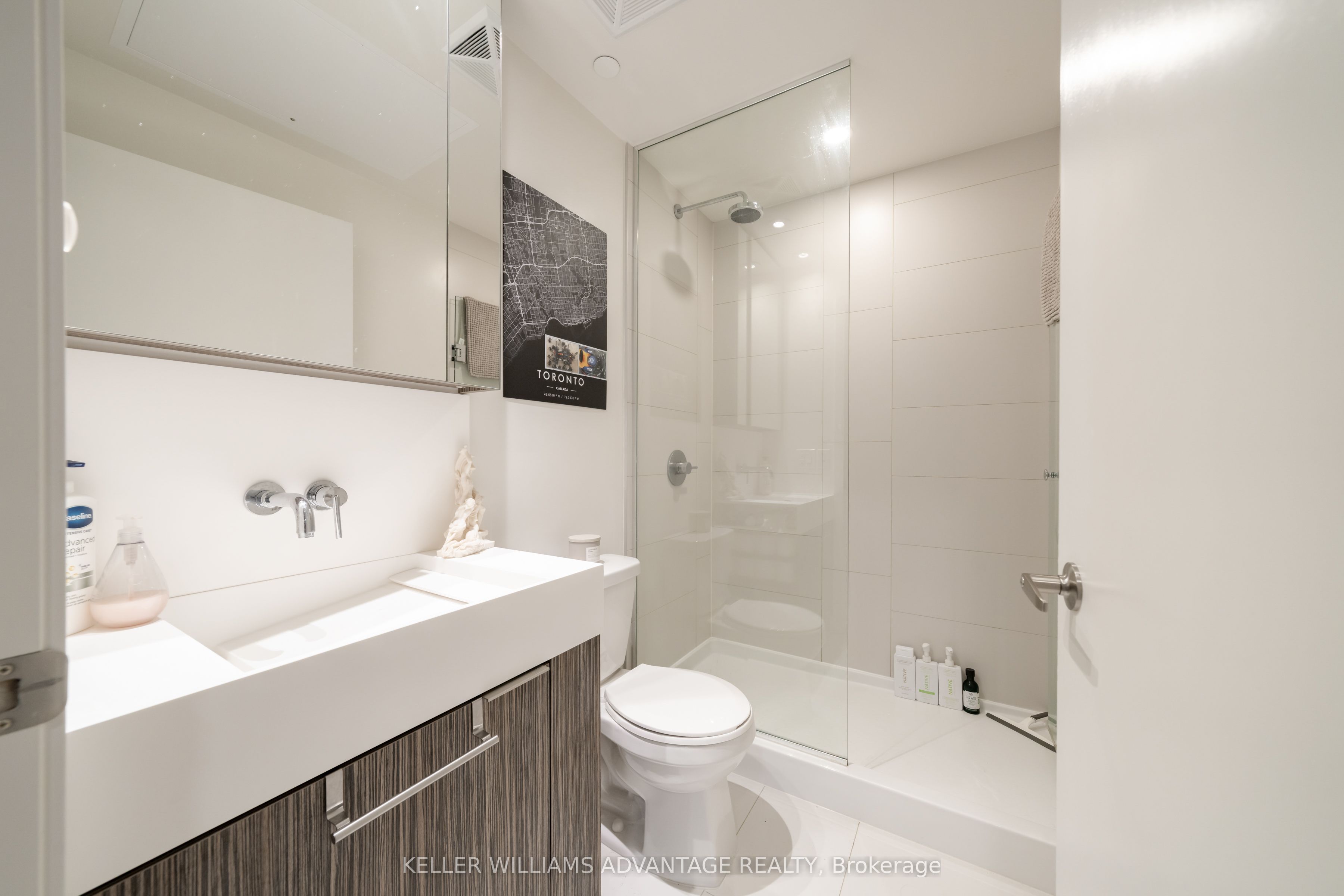 20 Richardson Street 1009, Toronto, ON M5A 0S6 photo 5