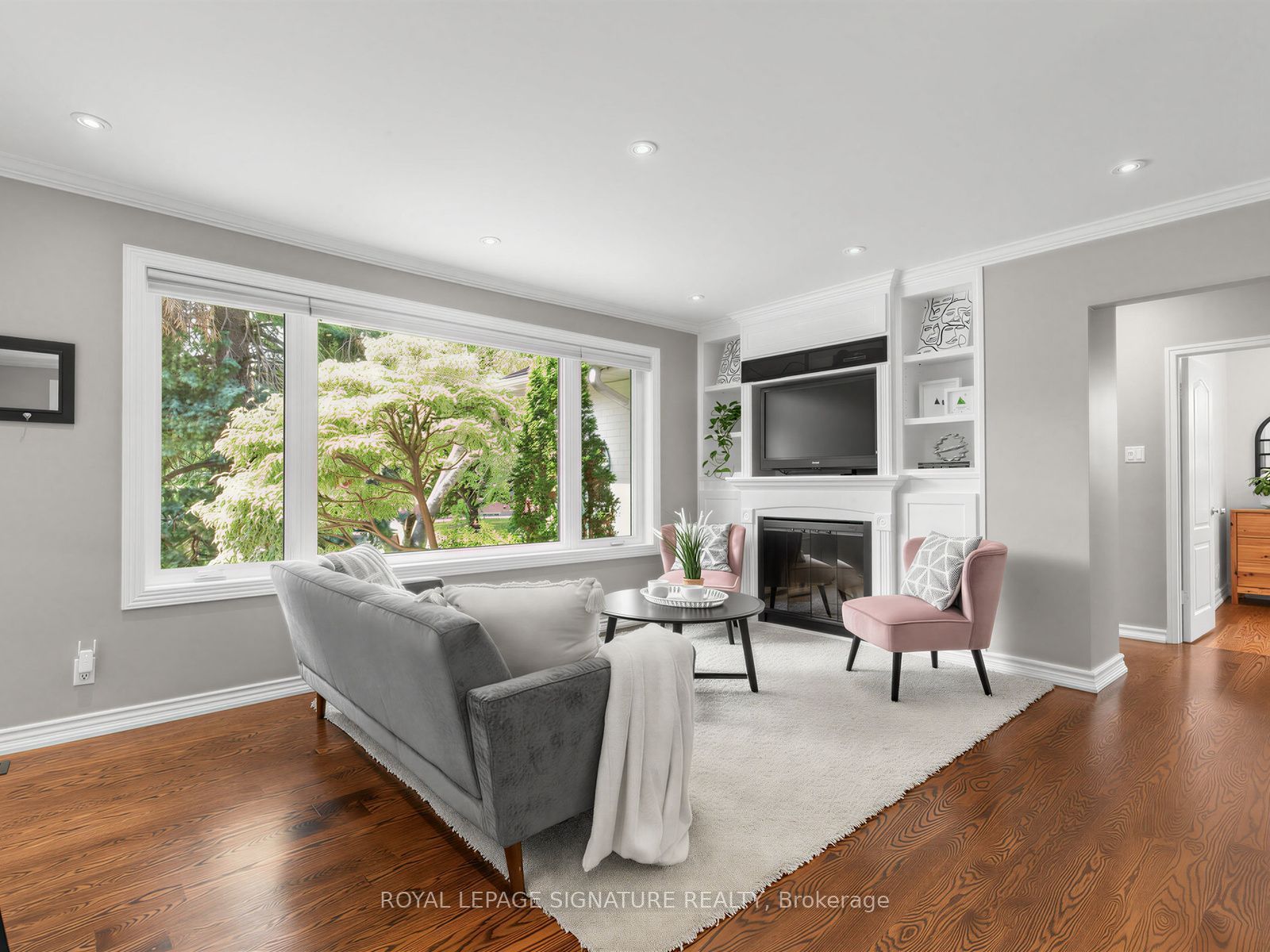 25 Overton Crescent, Toronto, ON M3B 2V4