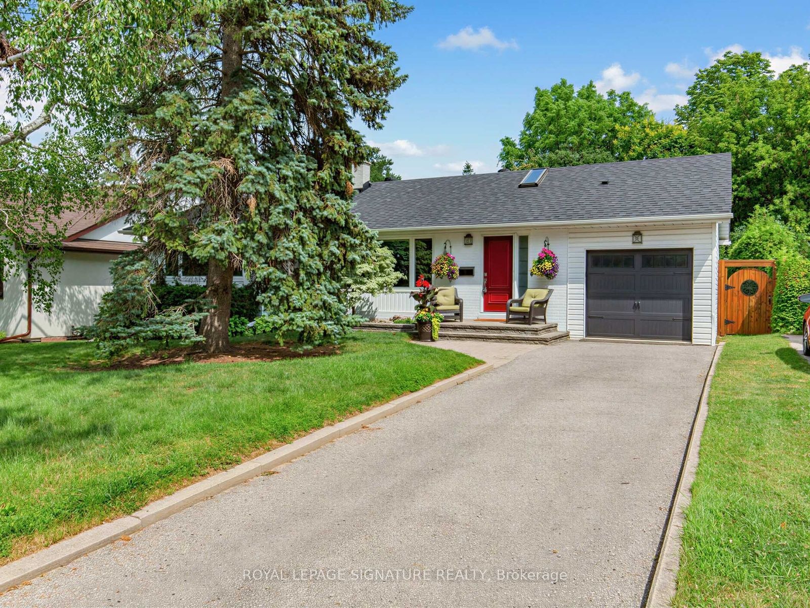 25 Overton Crescent, Toronto, ON M3B 2V4 photo 2