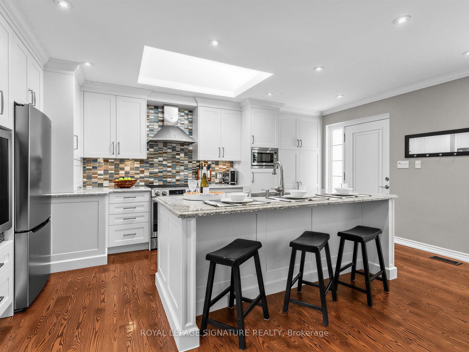 25 Overton Crescent, Toronto, ON M3B 2V4 photo 3