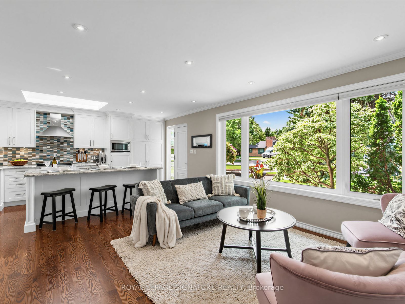 25 Overton Crescent, Toronto, ON M3B 2V4 photo 4