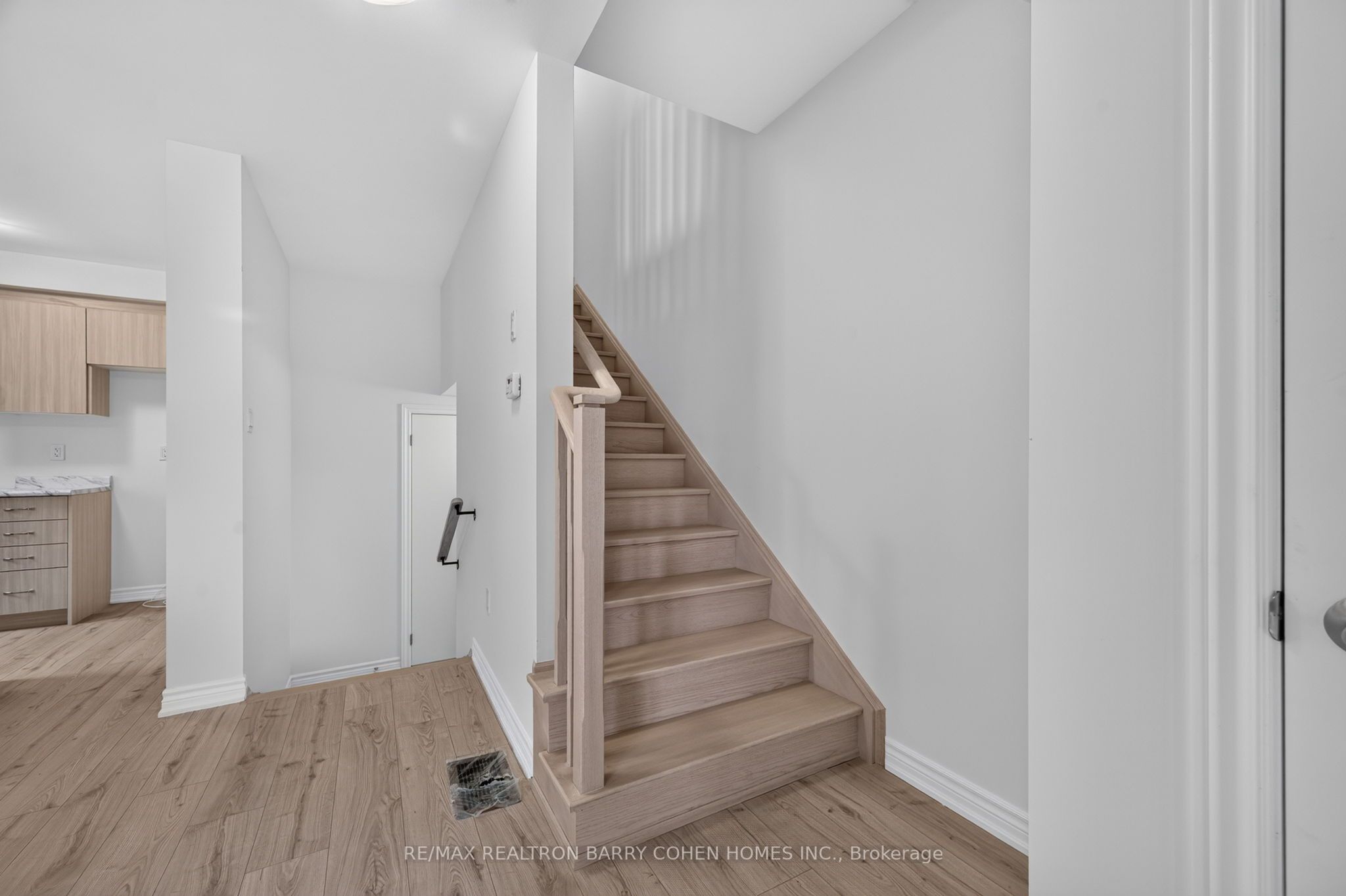 36 Luverne Avenue, Toronto, ON M3H 1R6 photo 5