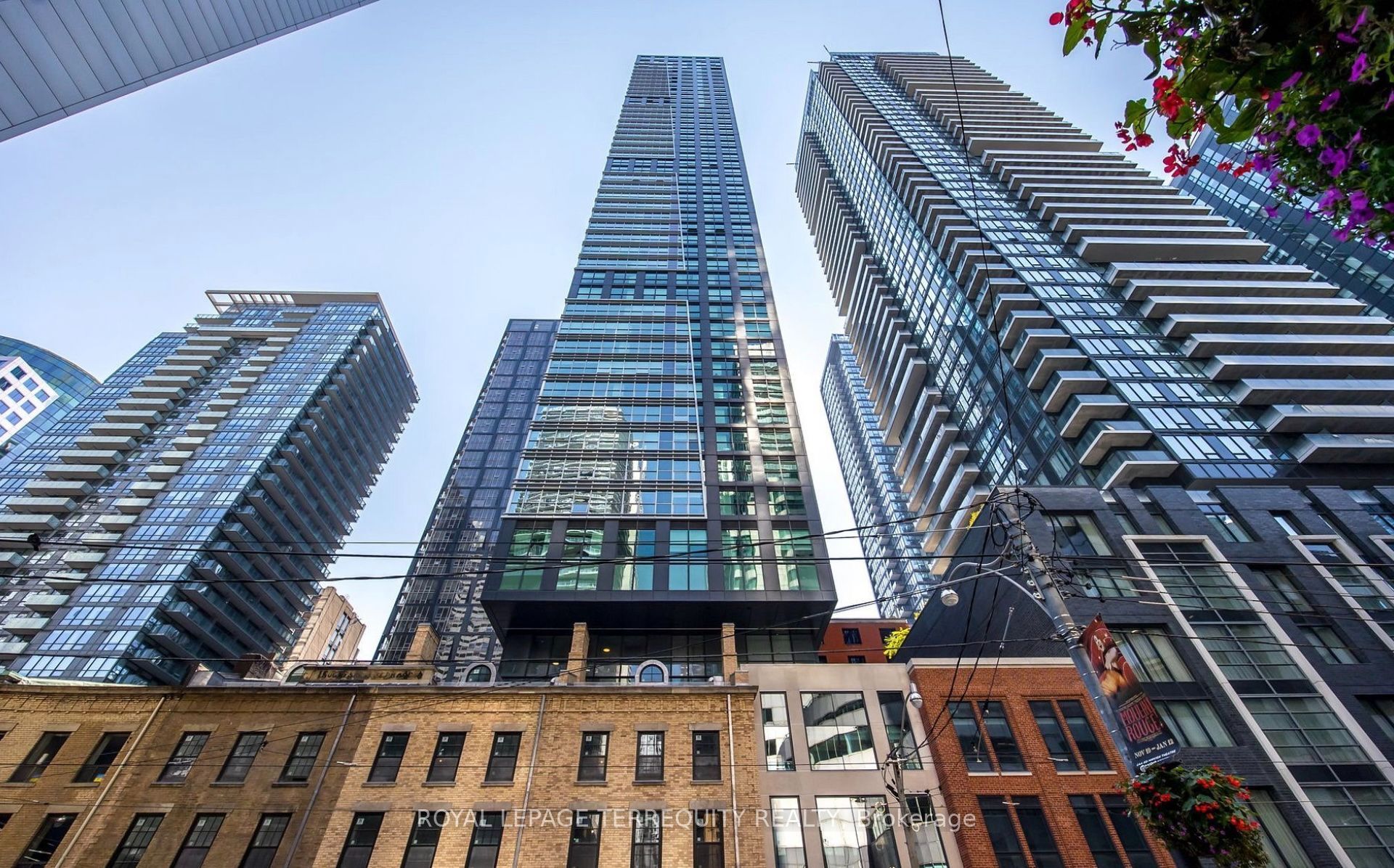 327 King Street W 4004, Toronto, ON M5V 0W7