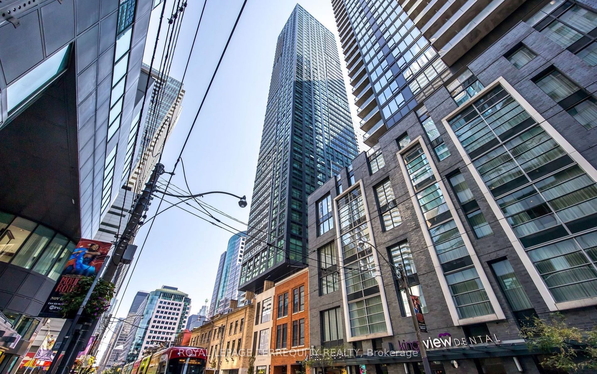 327 King Street W 4004, Toronto, ON M5V 0W7 photo 2