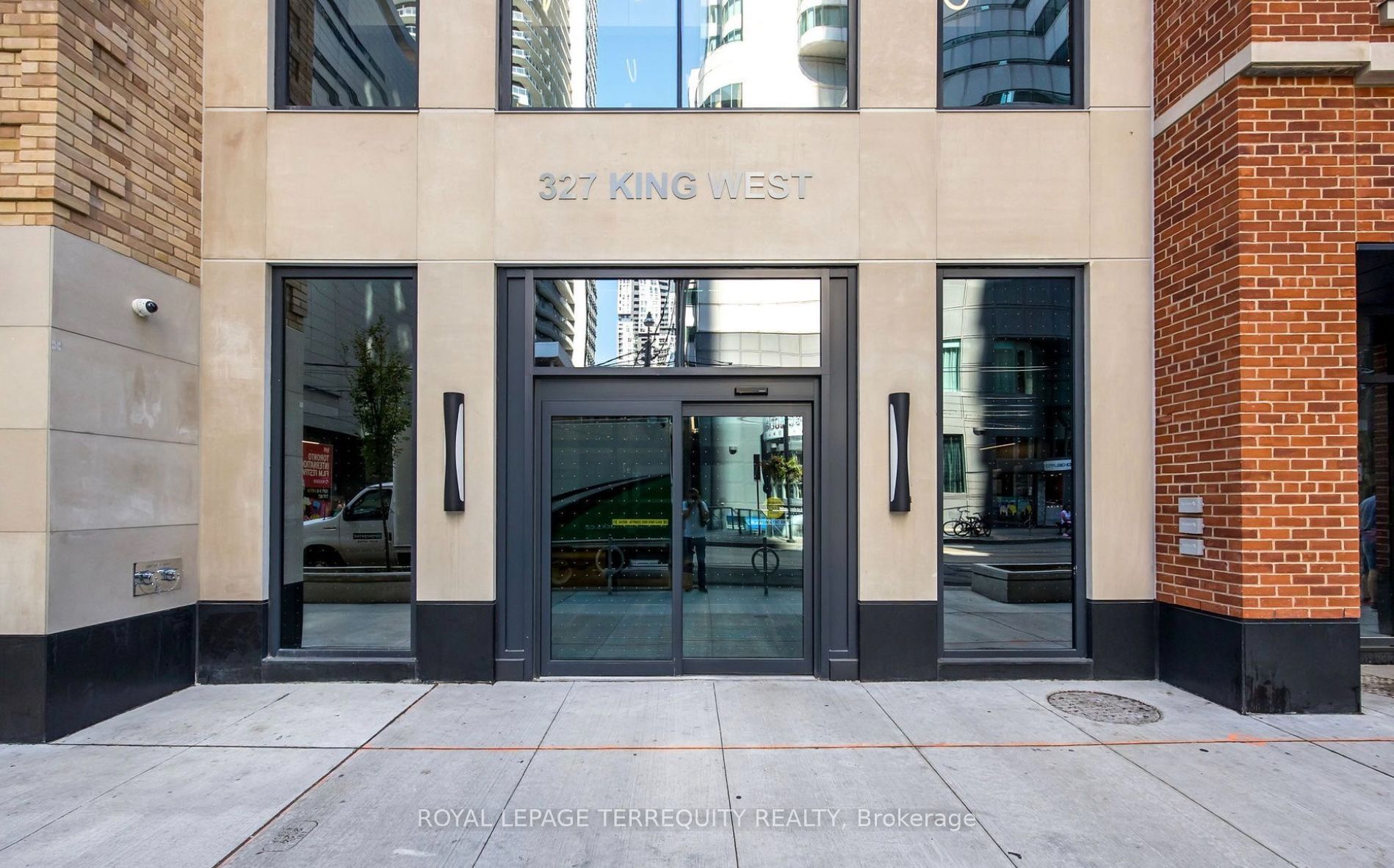 327 King Street W 4004, Toronto, ON M5V 0W7 photo 3