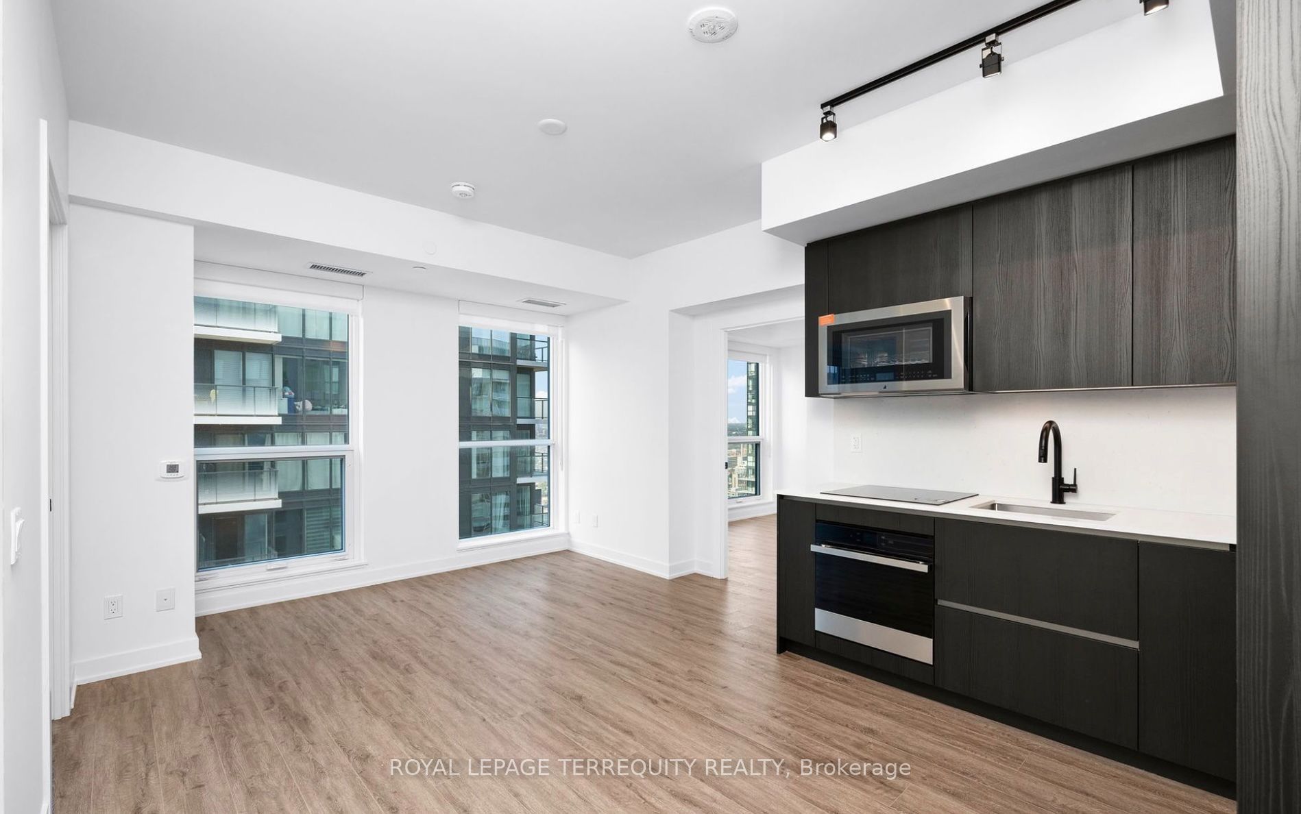 327 King Street W 4004, Toronto, ON M5V 0W7 photo 4
