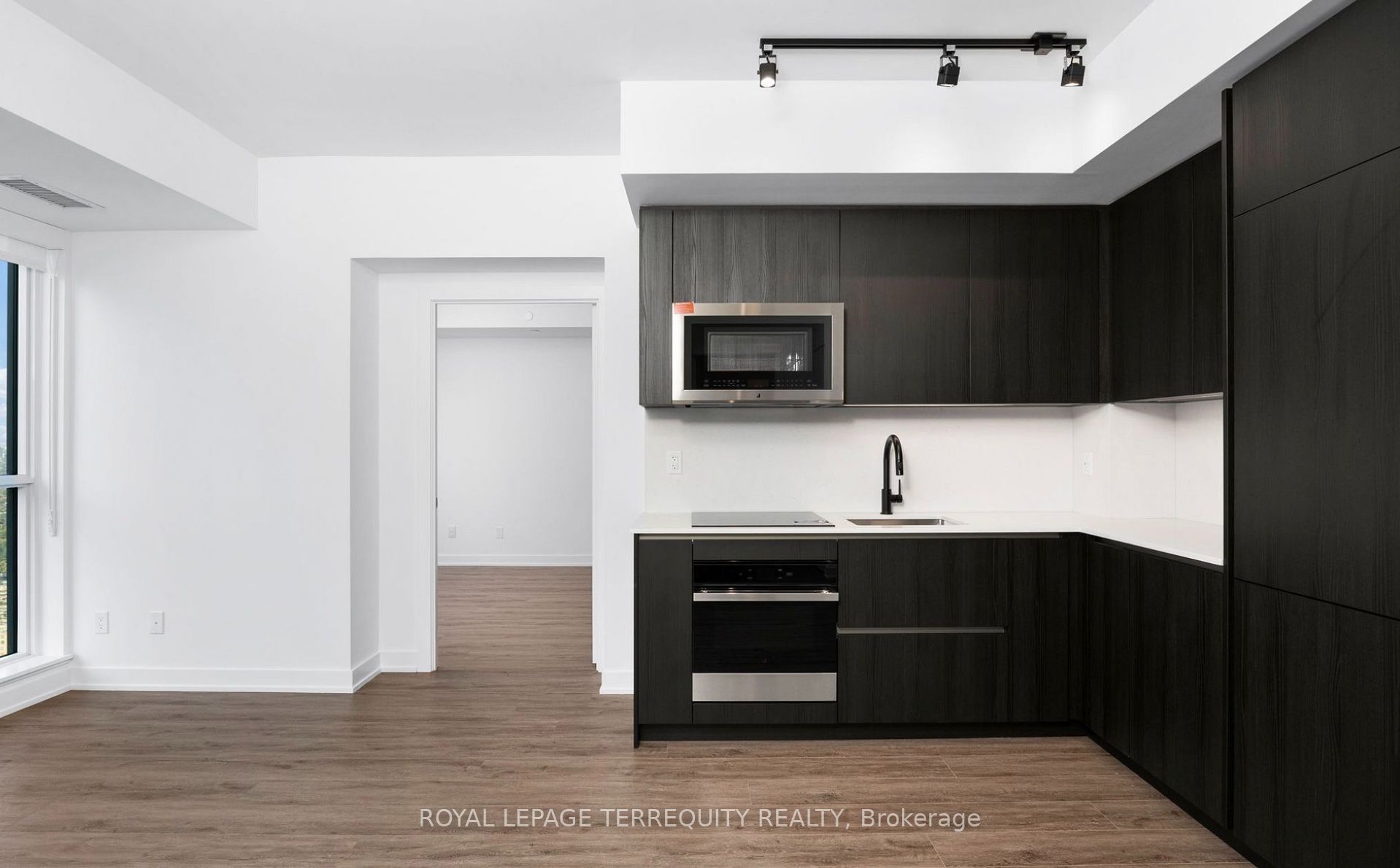 327 King Street W 4004, Toronto, ON M5V 0W7 photo 5