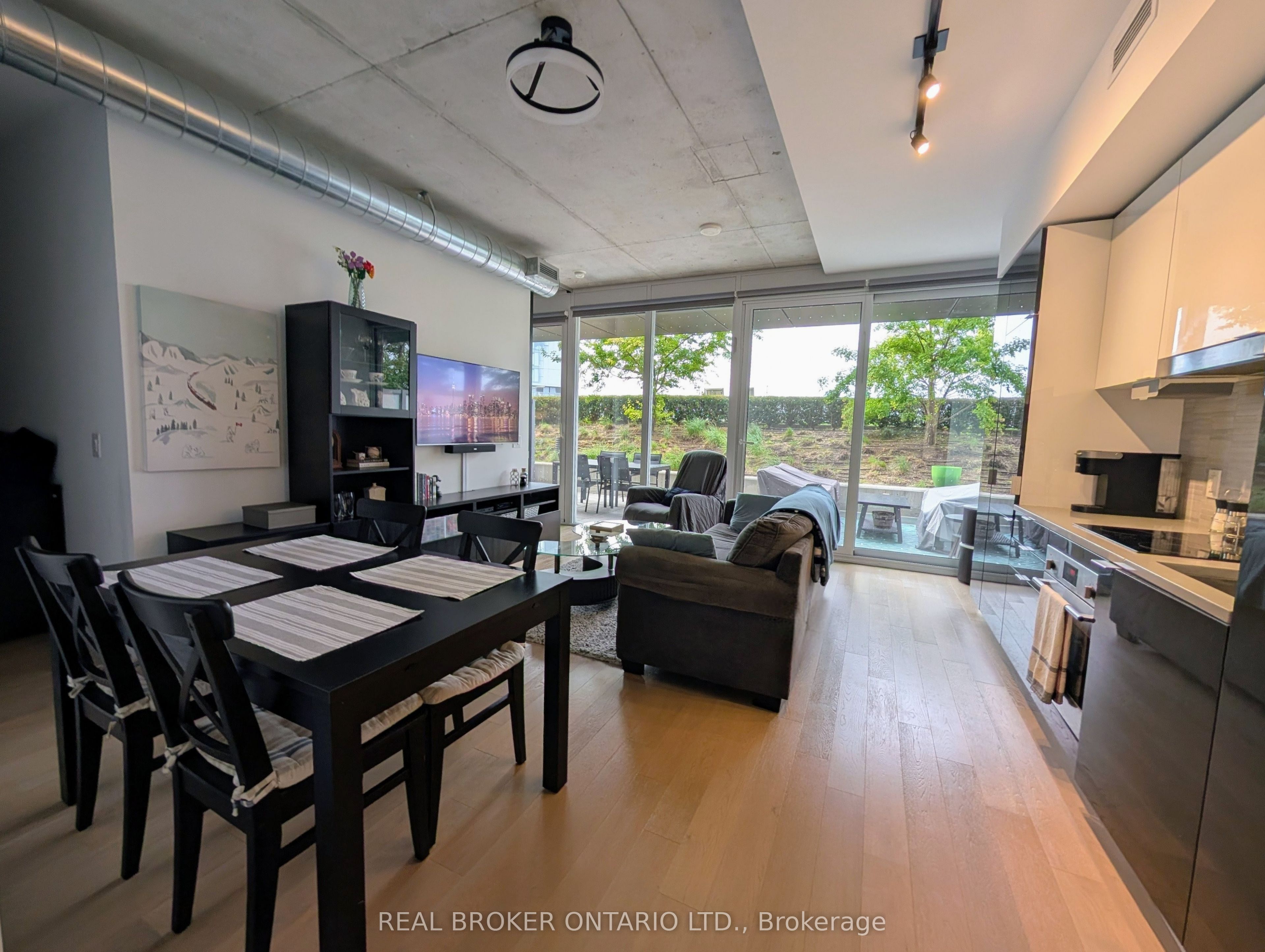 170 Bayview Avenue 712, Toronto, ON M5A 0M4