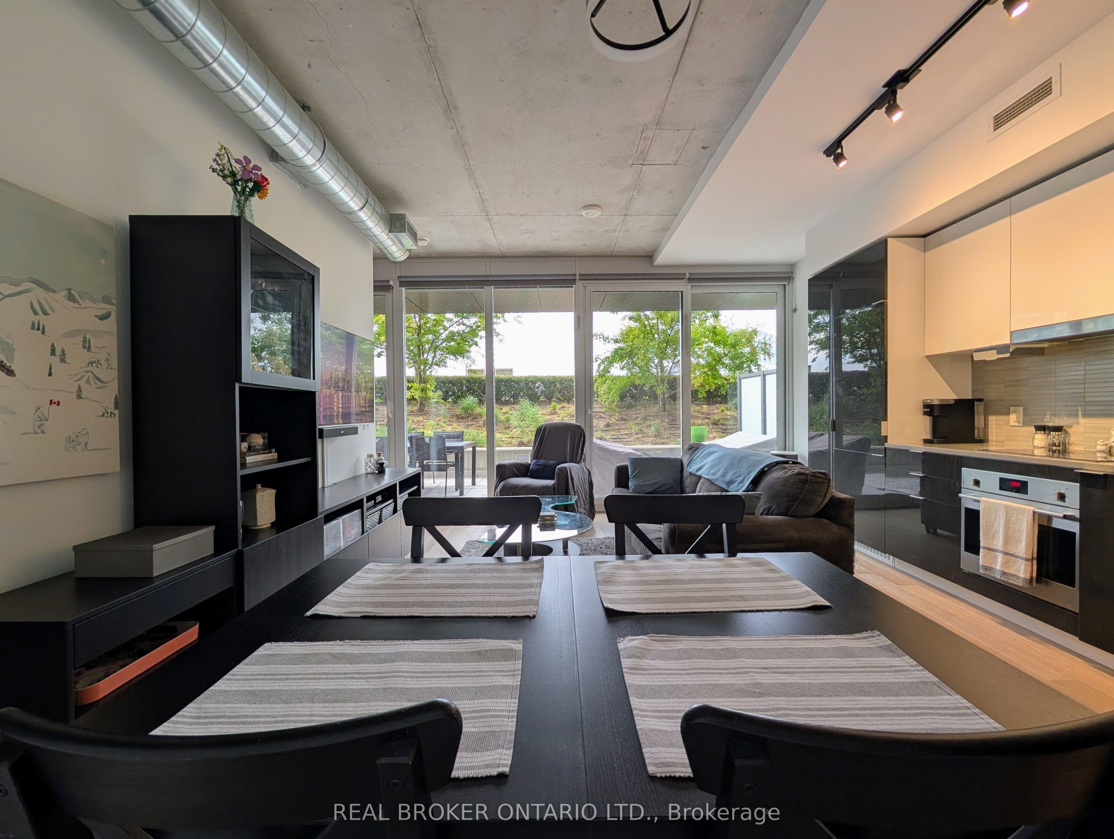 170 Bayview Avenue 712, Toronto, ON M5A 0M4 photo 2