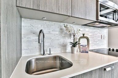 50 Charles Street E 5004, Toronto, ON M4Y 1T1 photo 2