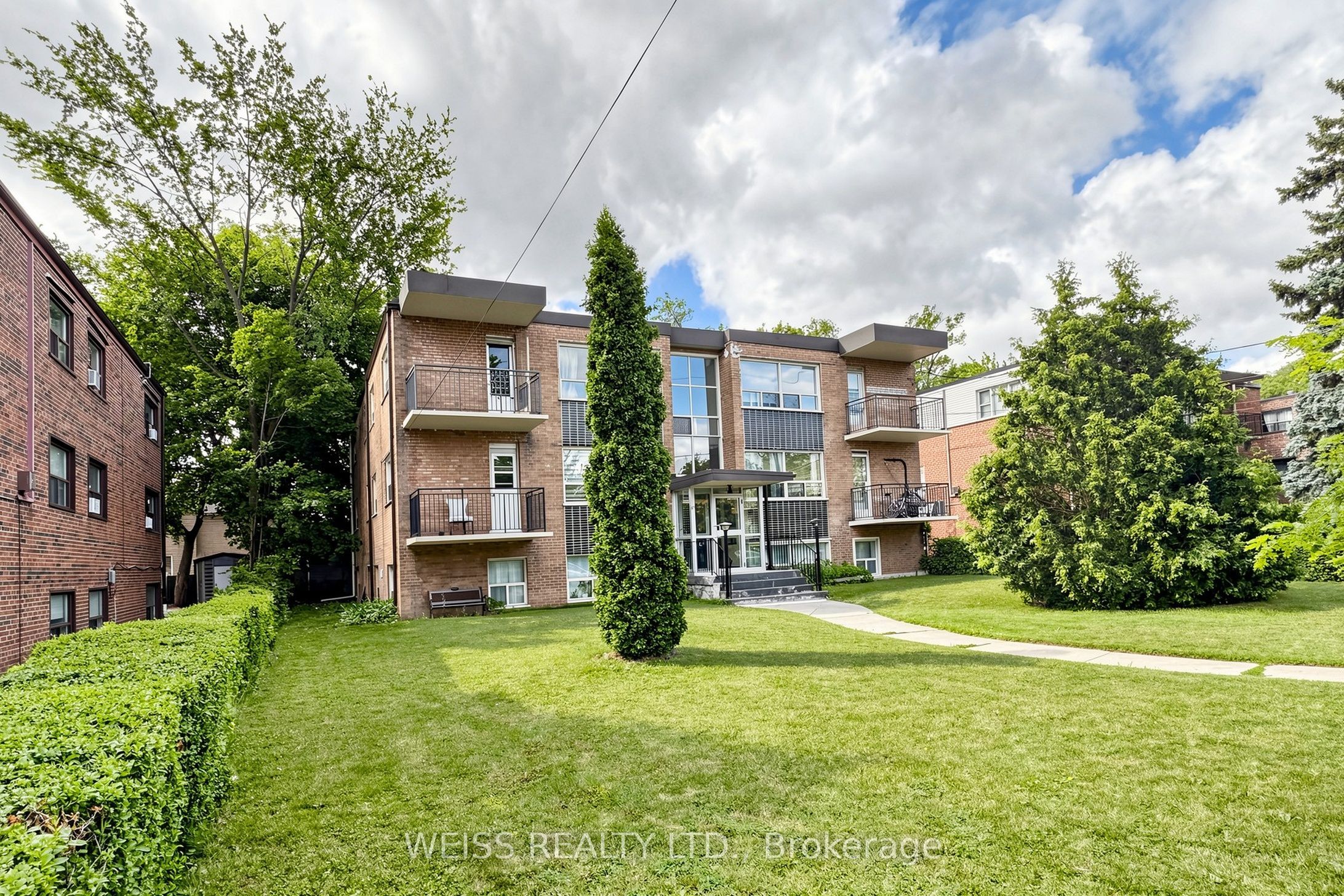 17 Fraserwood Avenue 4, Toronto, ON M6B 2N3 photo 4