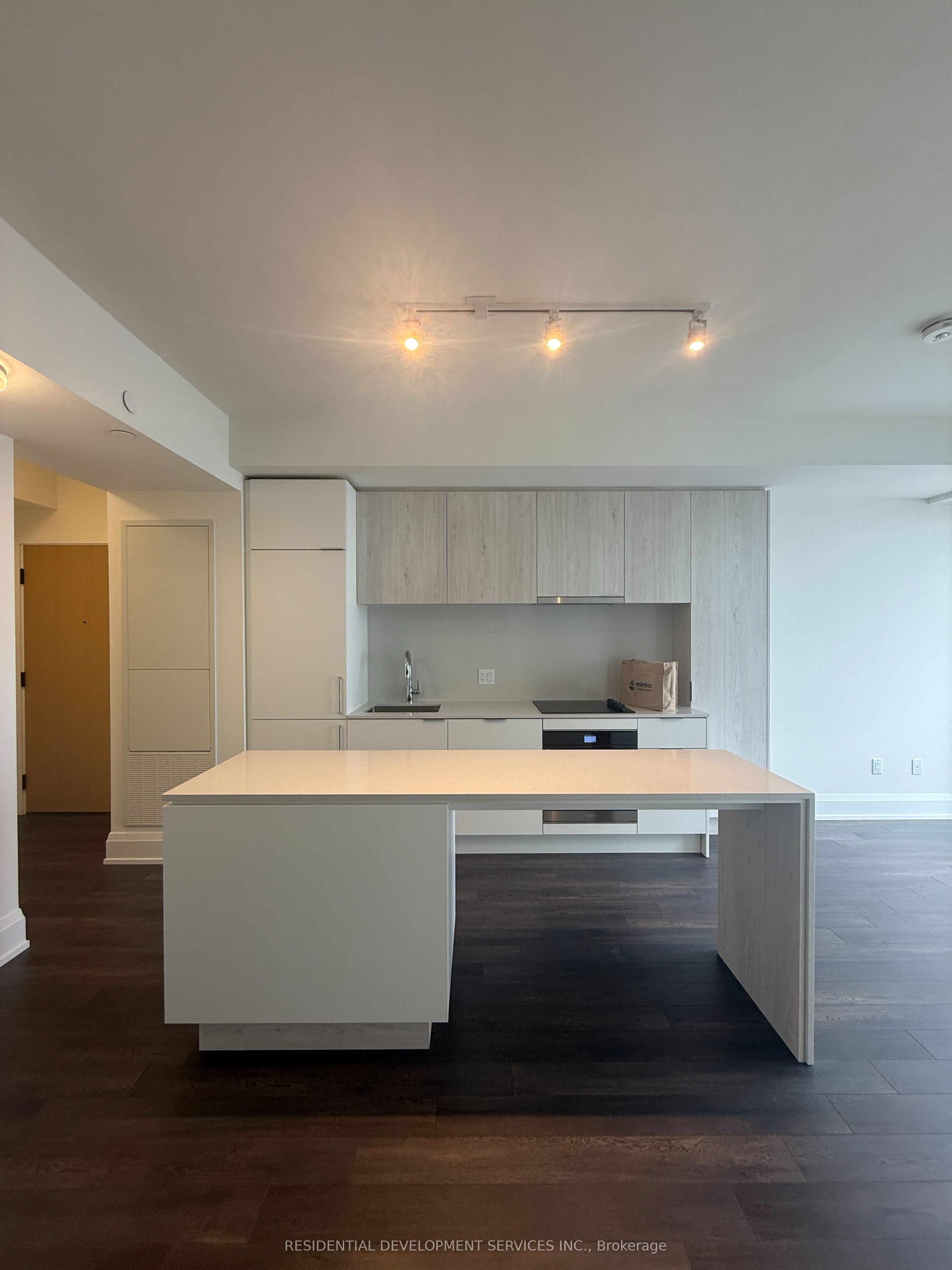 89 Church Street 4504, Toronto, ON M5C 0B7 photo 3