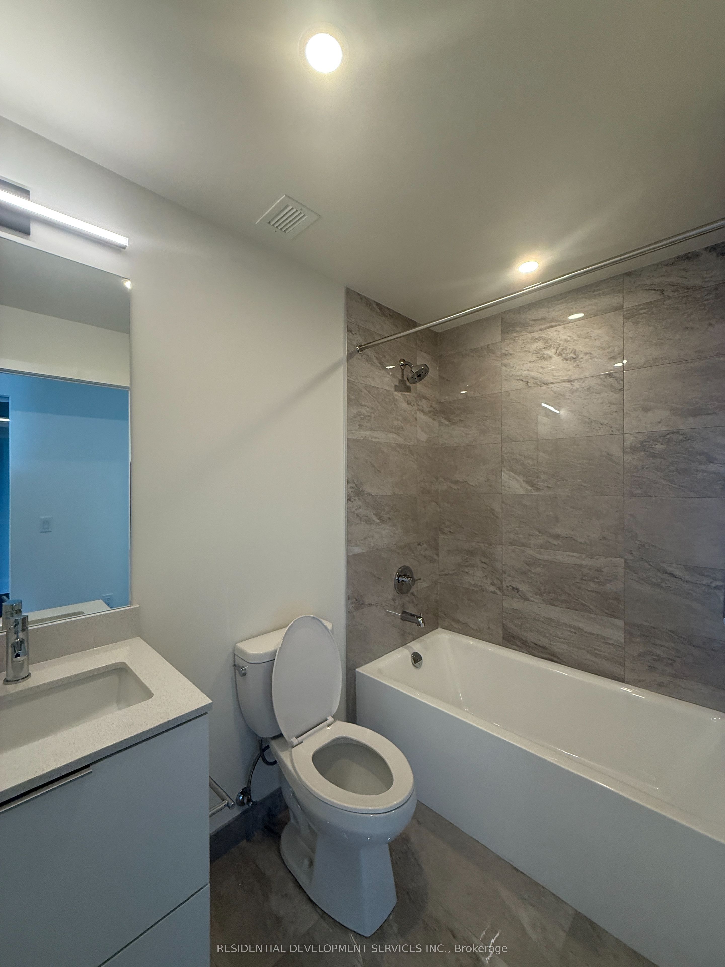 89 Church Street 4504, Toronto, ON M5C 0B7 photo 5