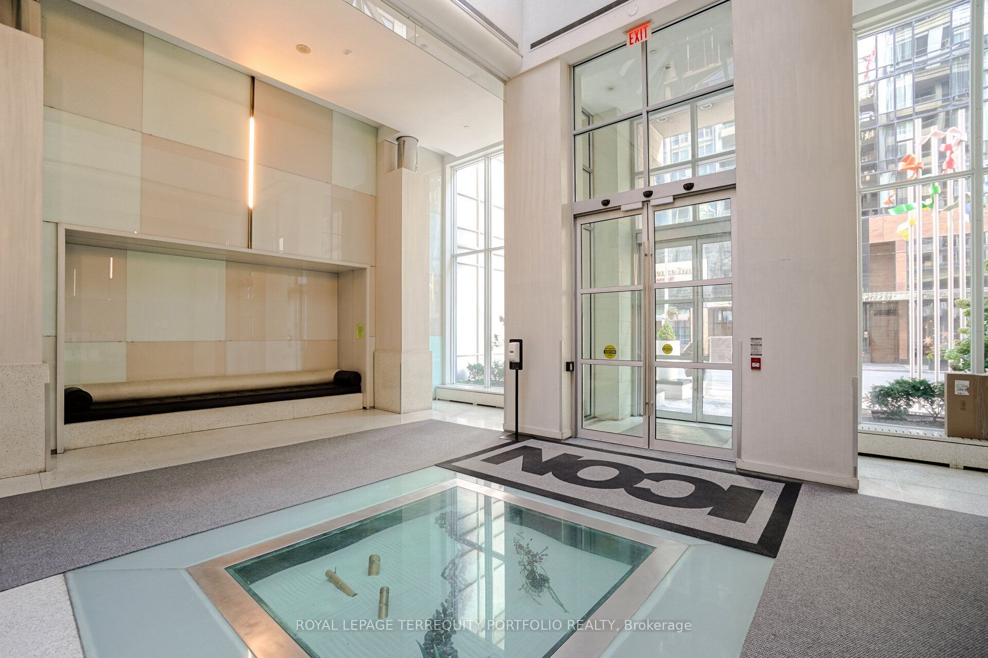 250 Wellington Street W 635, Toronto, ON M5V 3P6 photo 4