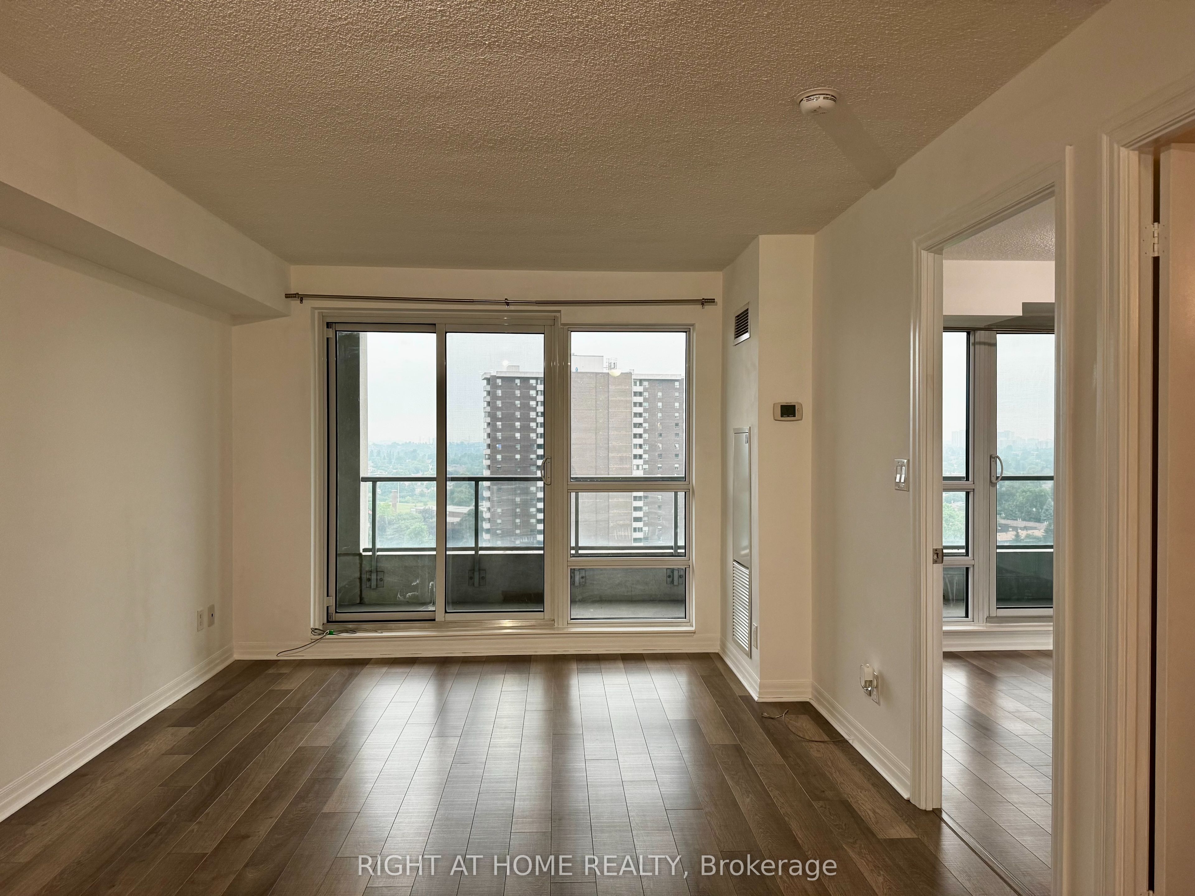 2015 Sheppard Avenue E 1507, Toronto, ON M2J 0B3 photo 2