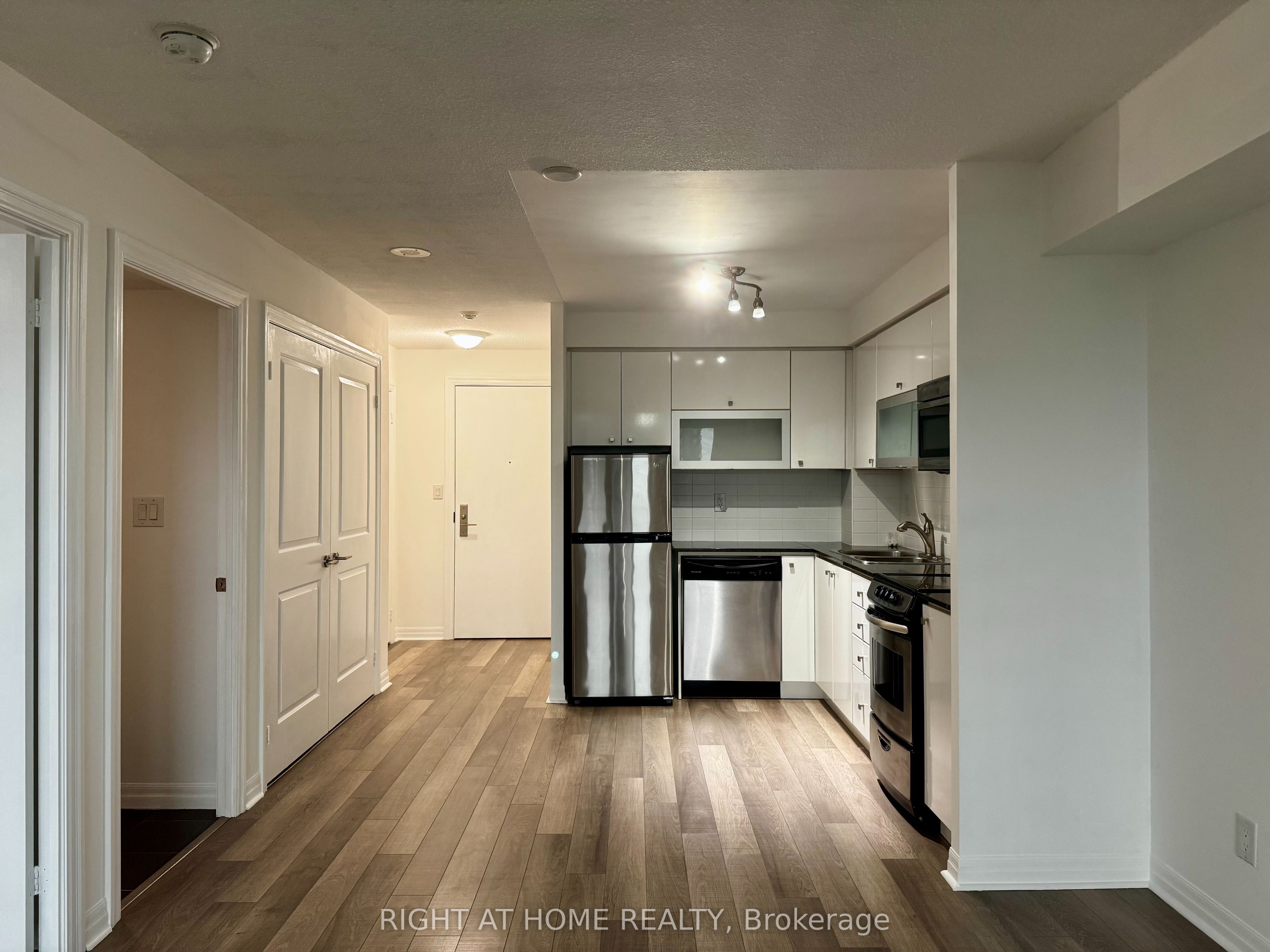 2015 Sheppard Avenue E 1507, Toronto, ON M2J 0B3 photo 3