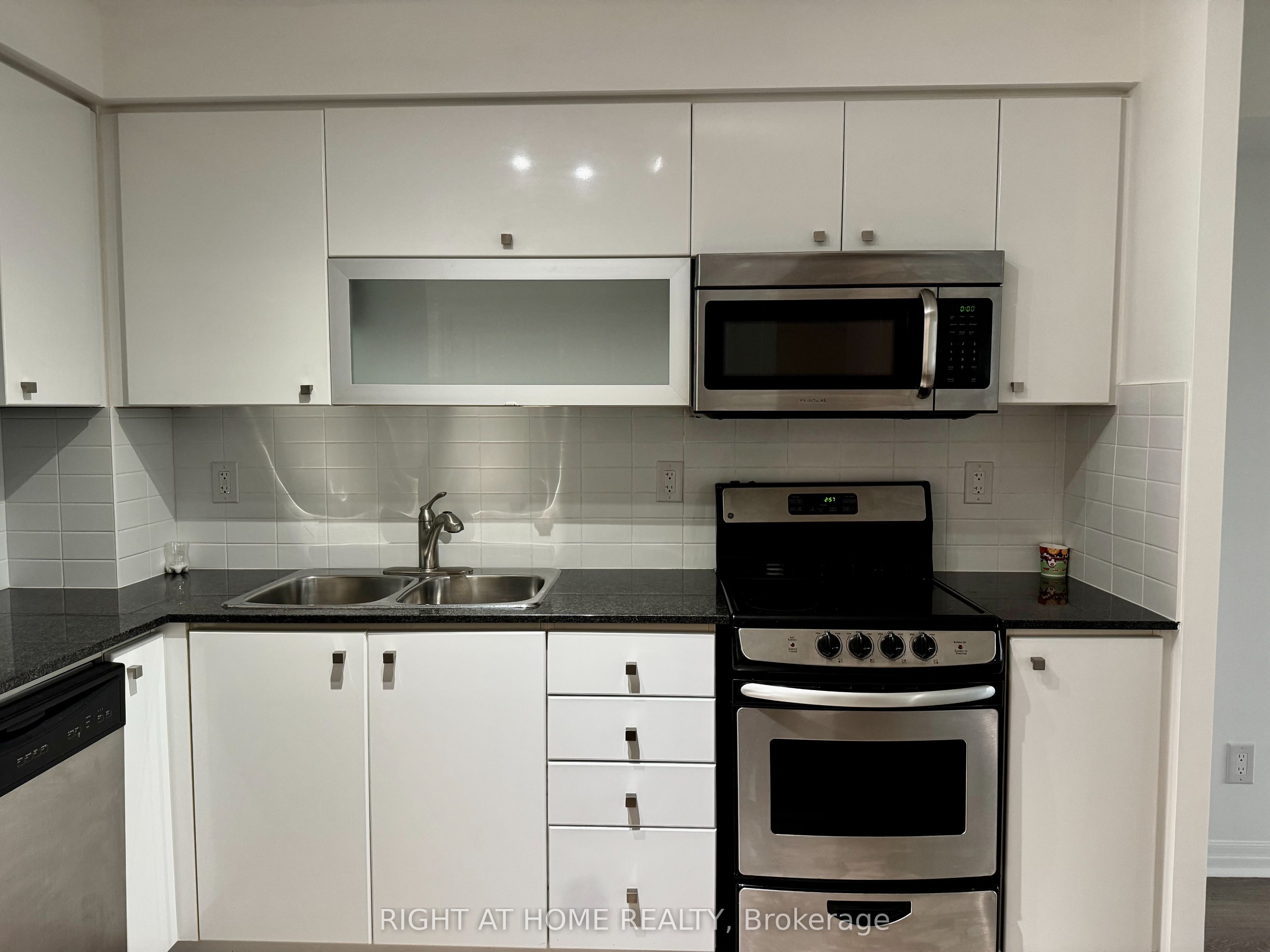 2015 Sheppard Avenue E 1507, Toronto, ON M2J 0B3 photo 5