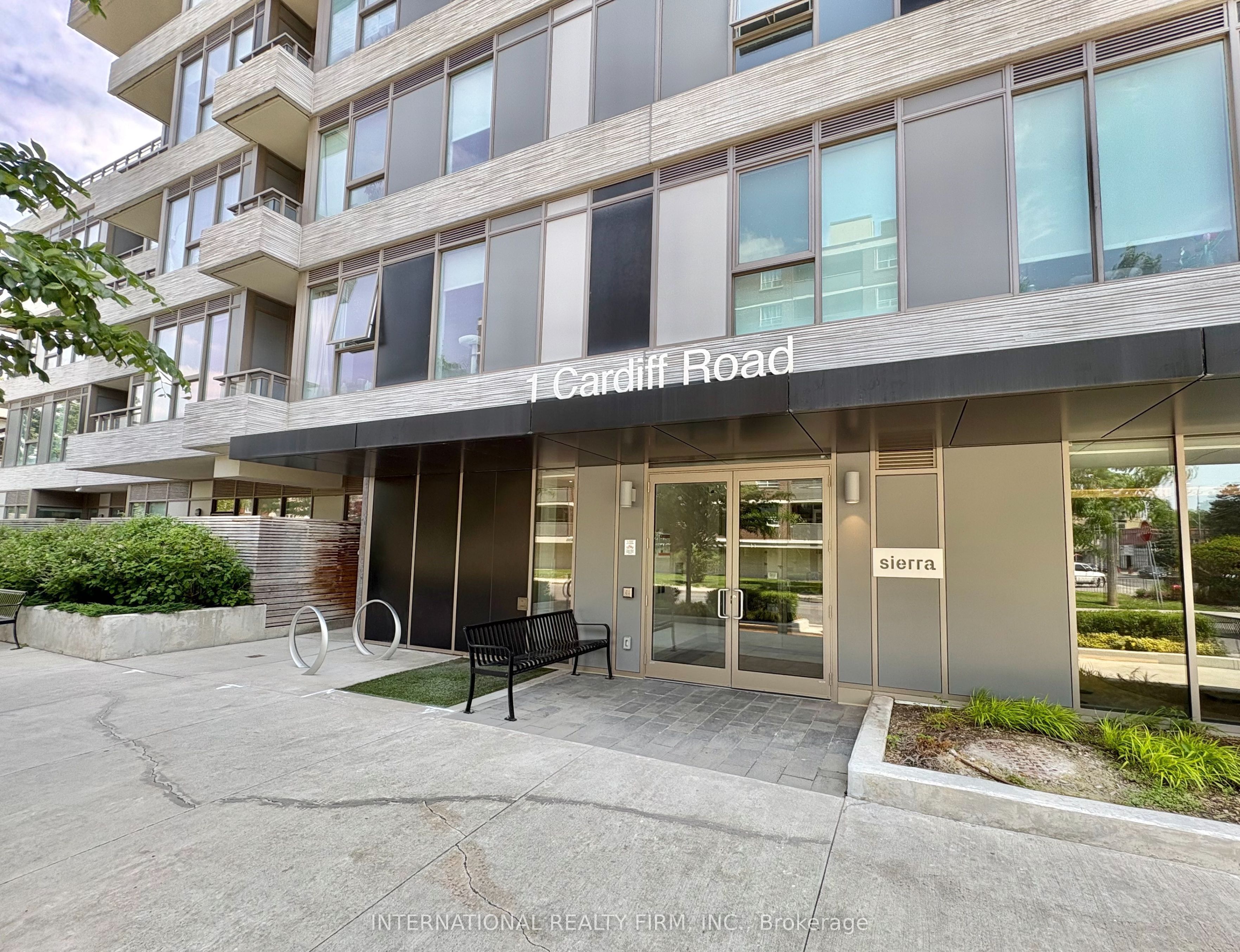 1 Cardiff Road 606, Toronto, ON M4P 0G2 photo 2