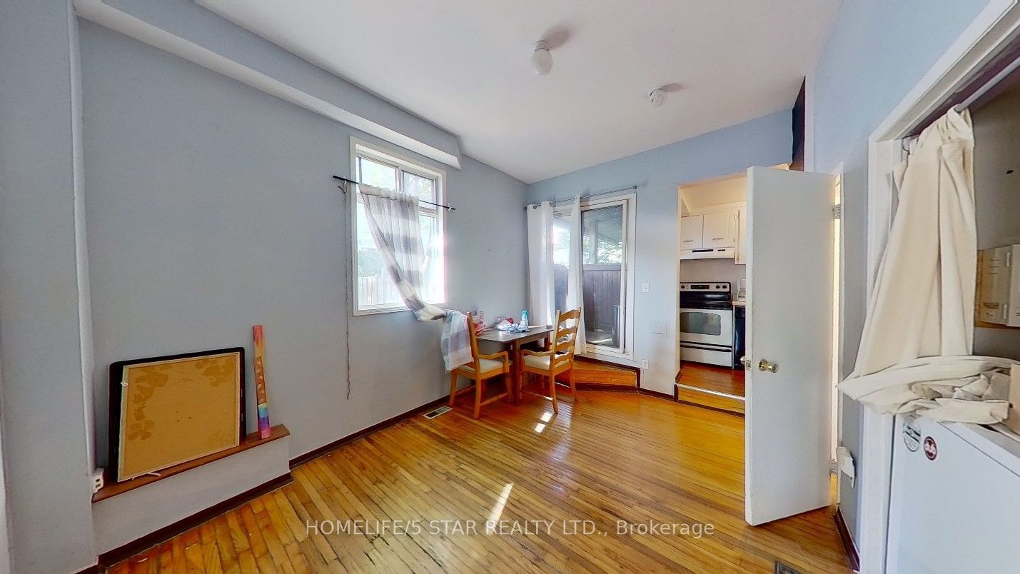 221 Bathurst Street Apt 4, Toronto, ON M5T 2S2 photo 2