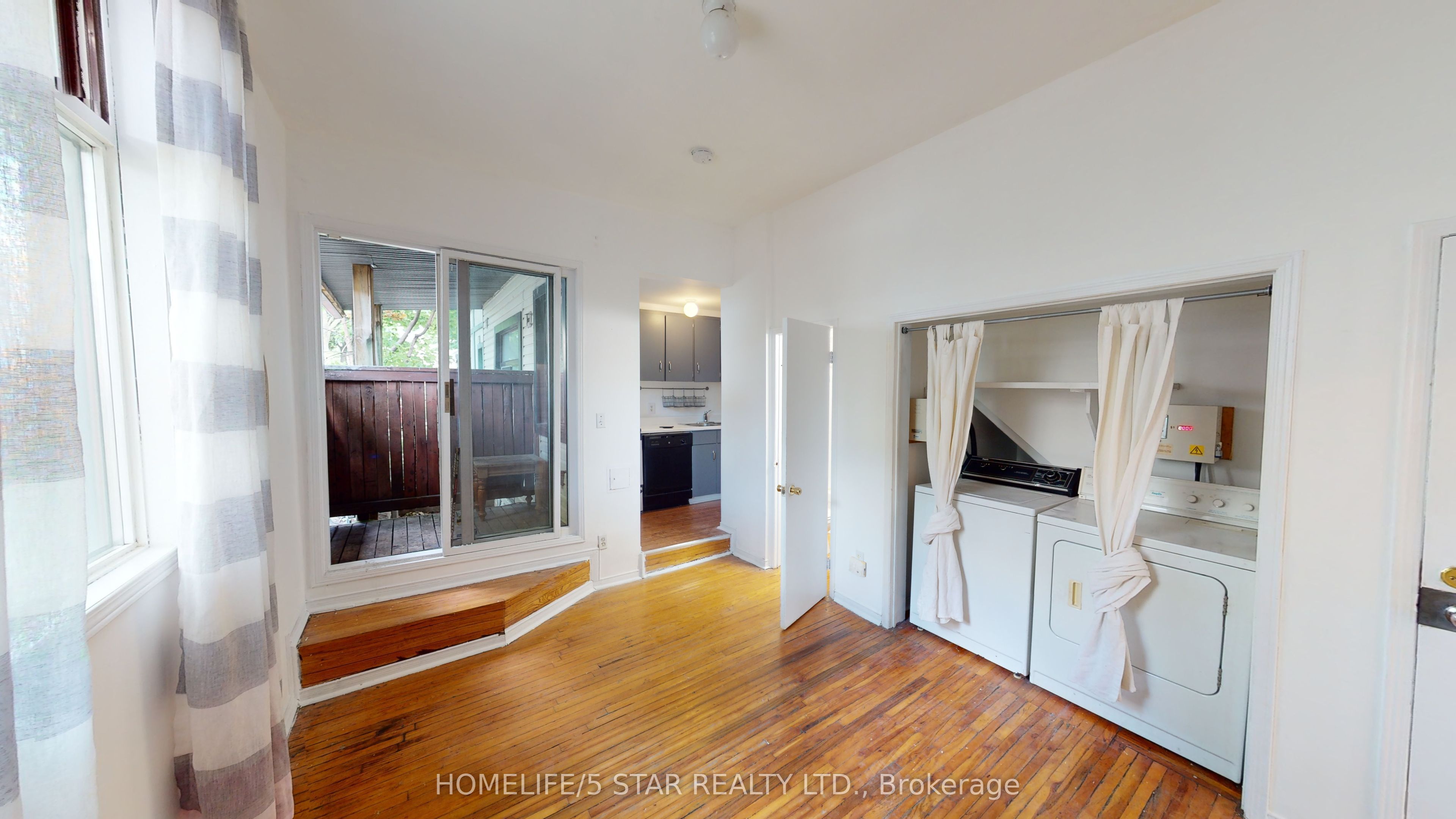 221 Bathurst Street Apt 4, Toronto, ON M5T 2S2 photo 3