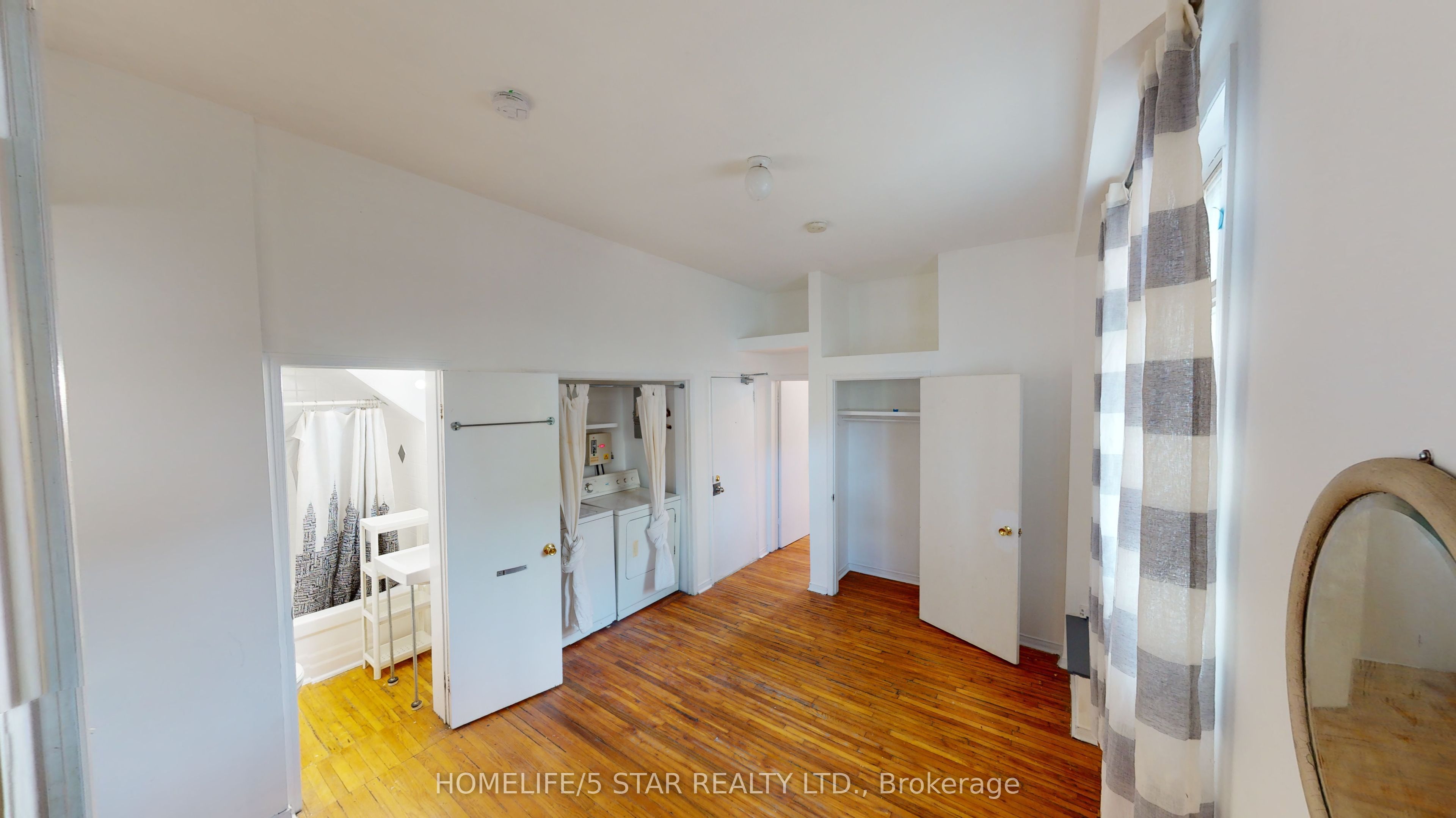 221 Bathurst Street Apt 4, Toronto, ON M5T 2S2 photo 4