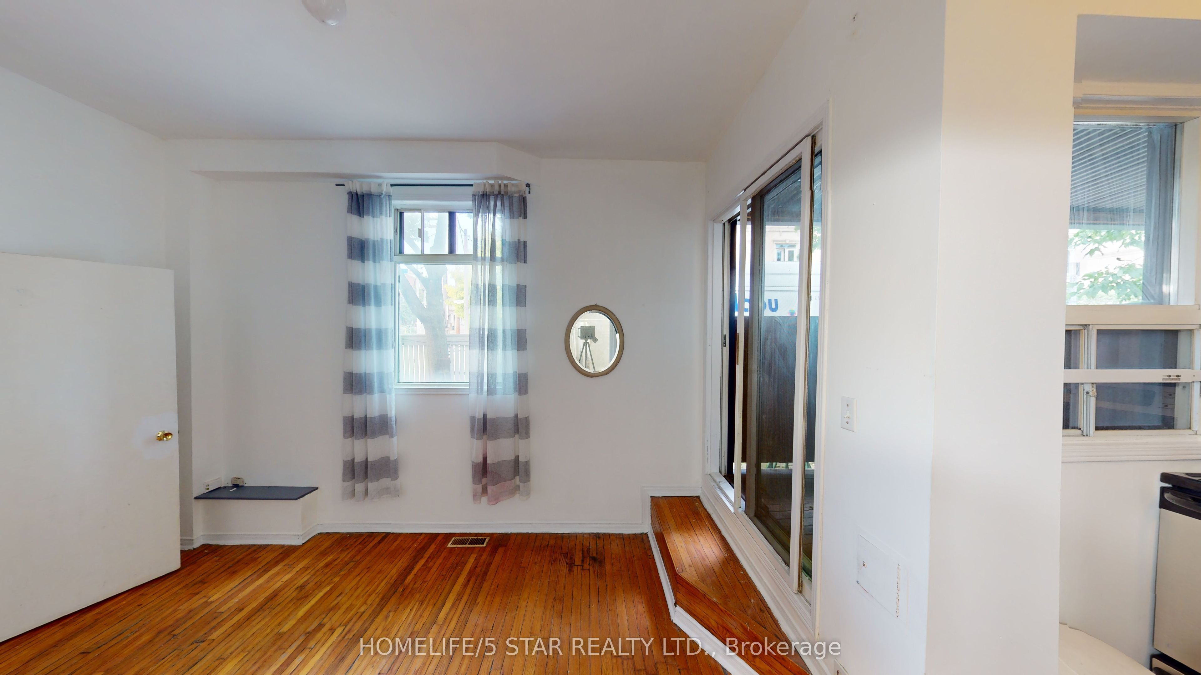 221 Bathurst Street Apt 4, Toronto, ON M5T 2S2 photo 5