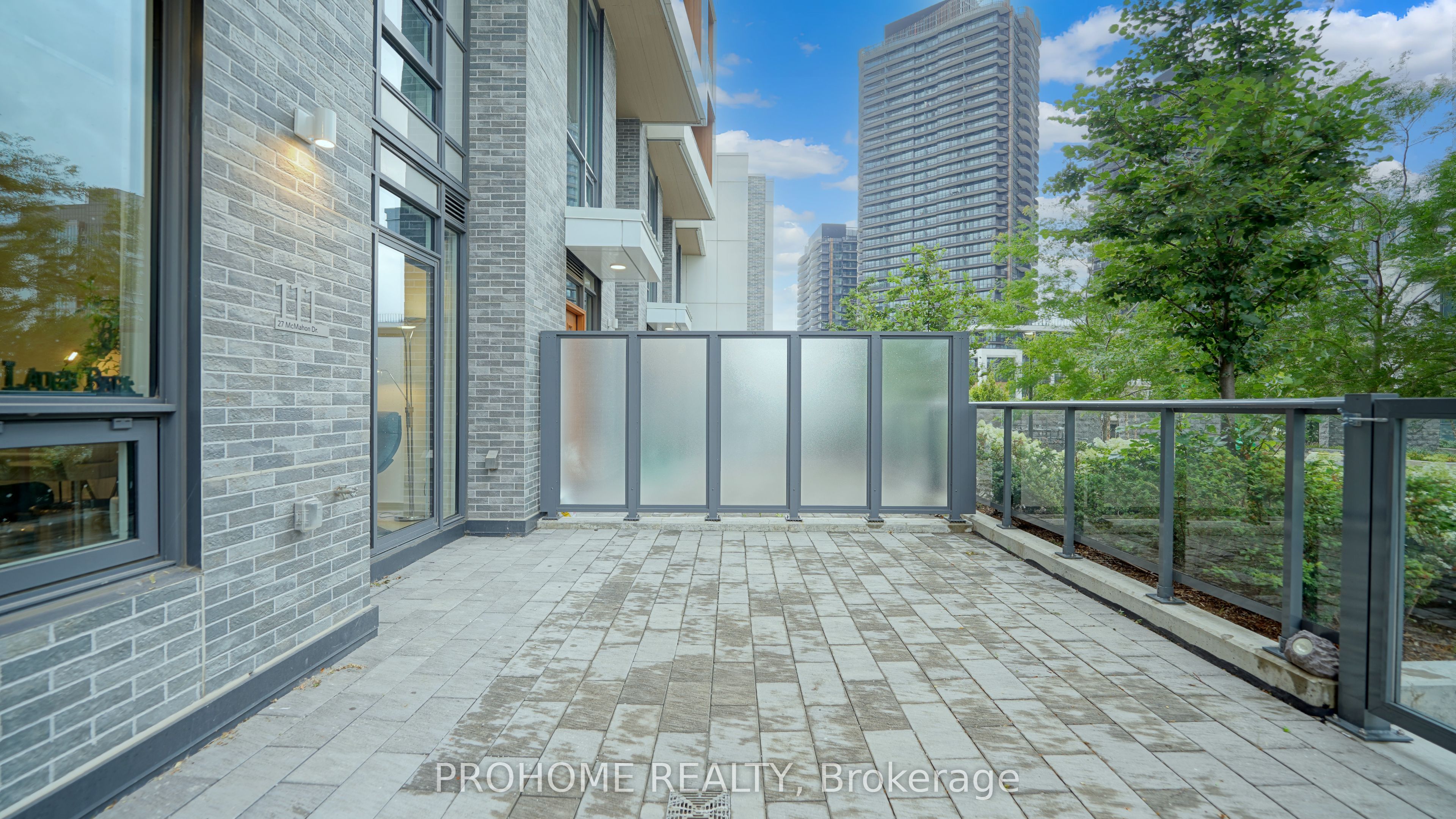 27 McMahon Drive 111, Toronto, ON M2K 0J2 photo 2