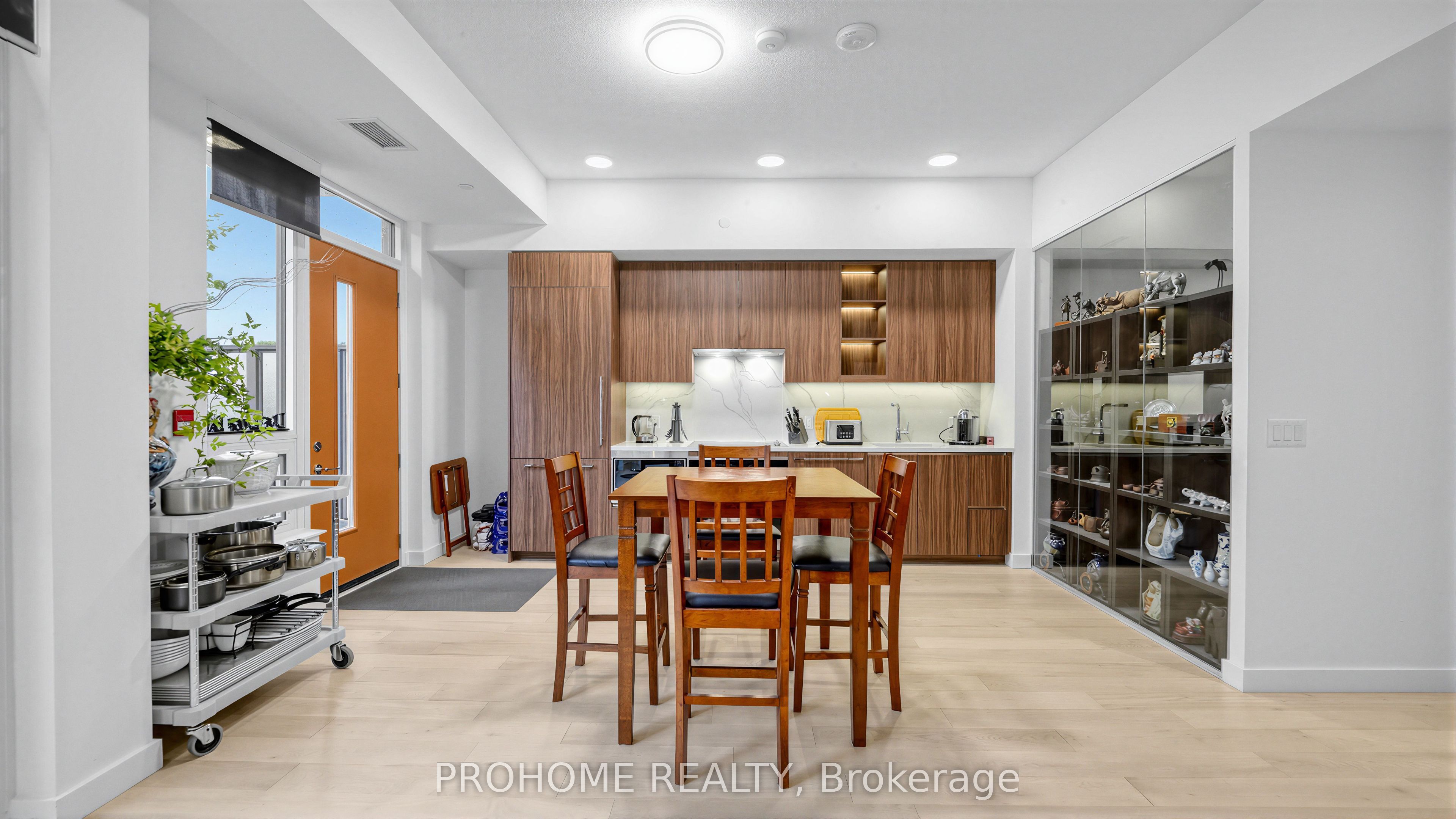 27 McMahon Drive 111, Toronto, ON M2K 0J2 photo 4