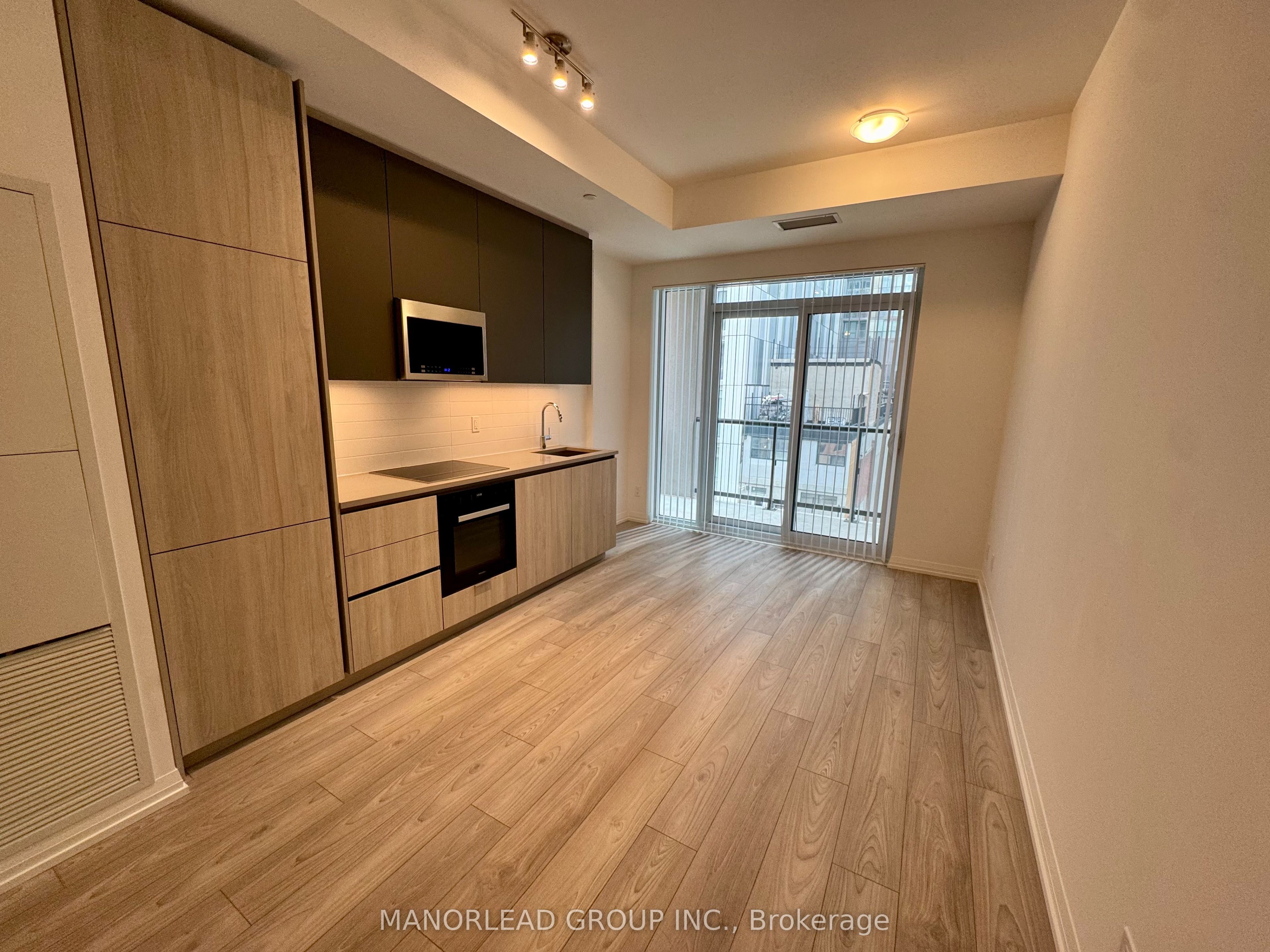 400 King Street W 708, Toronto, ON M5V 0X8 photo 2