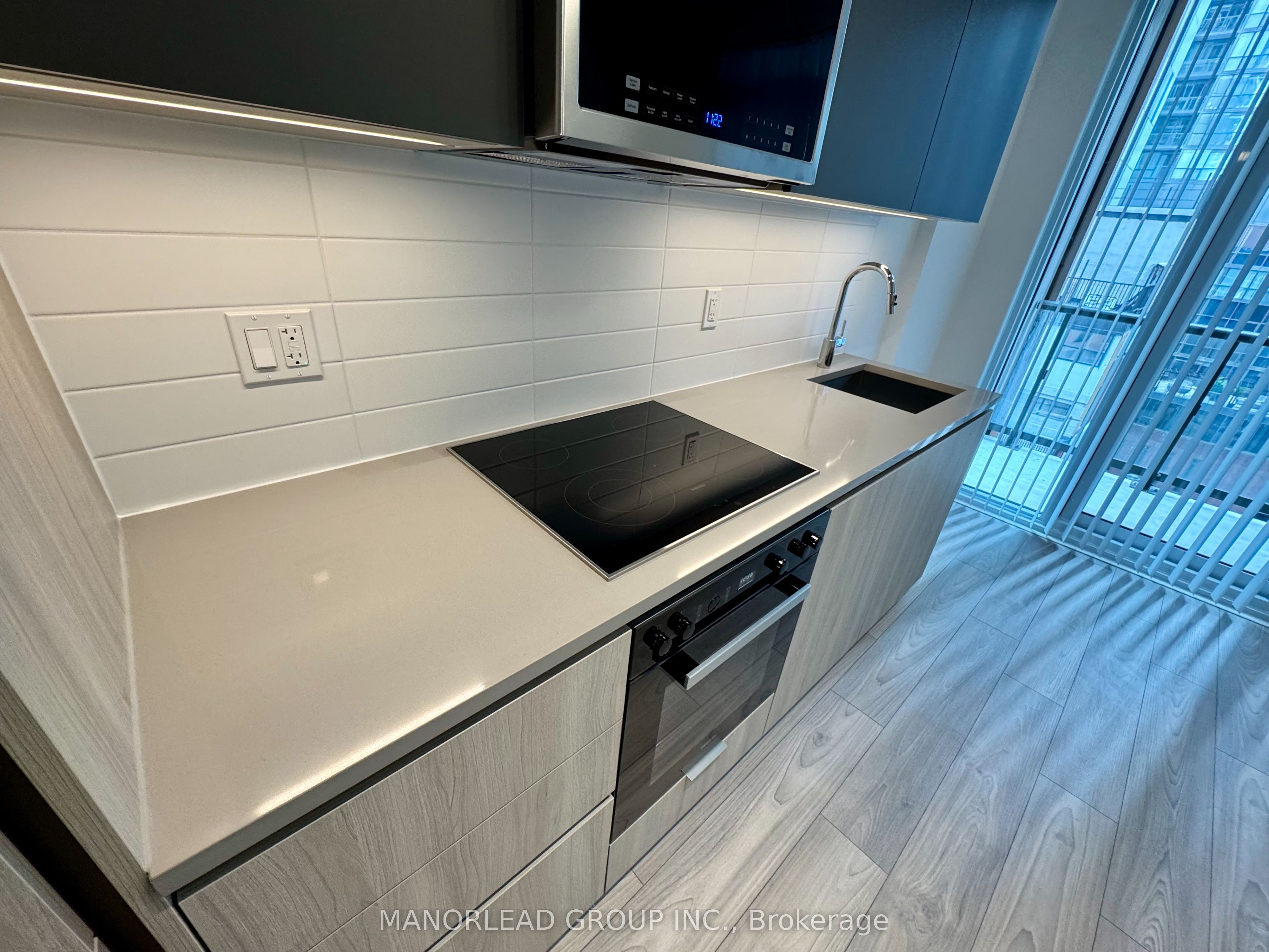 400 King Street W 708, Toronto, ON M5V 0X8 photo 4