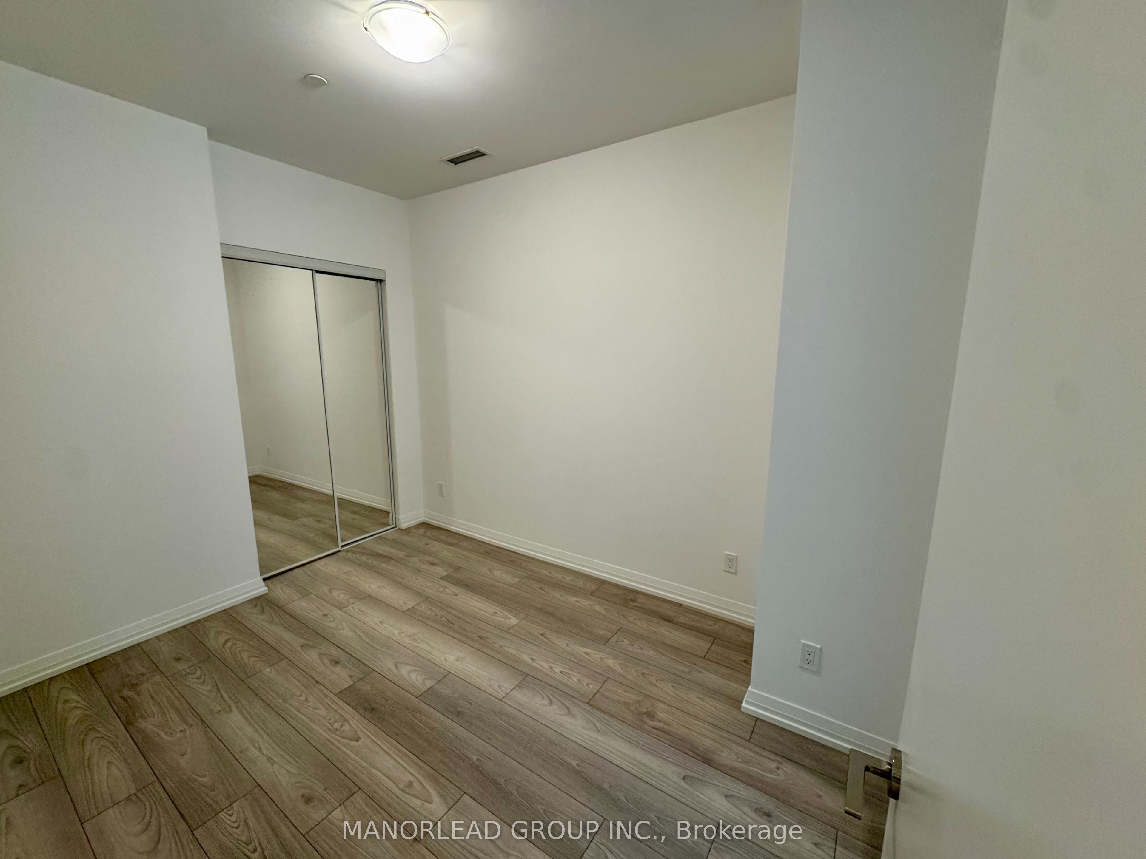 400 King Street W 708, Toronto, ON M5V 0X8 photo 5