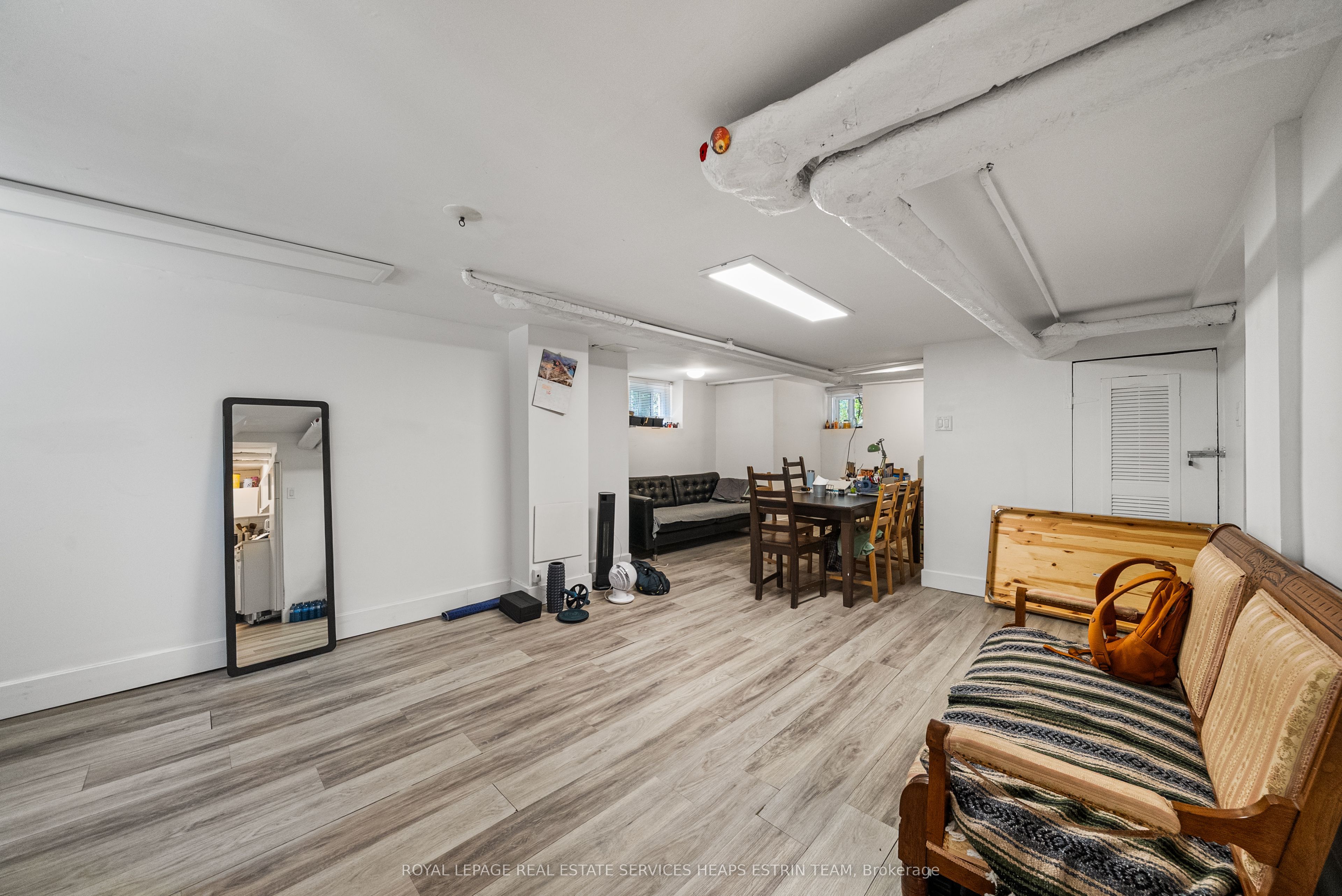 330 St Clair Avenue E Lower, Toronto, ON M4T 1P4 photo 4