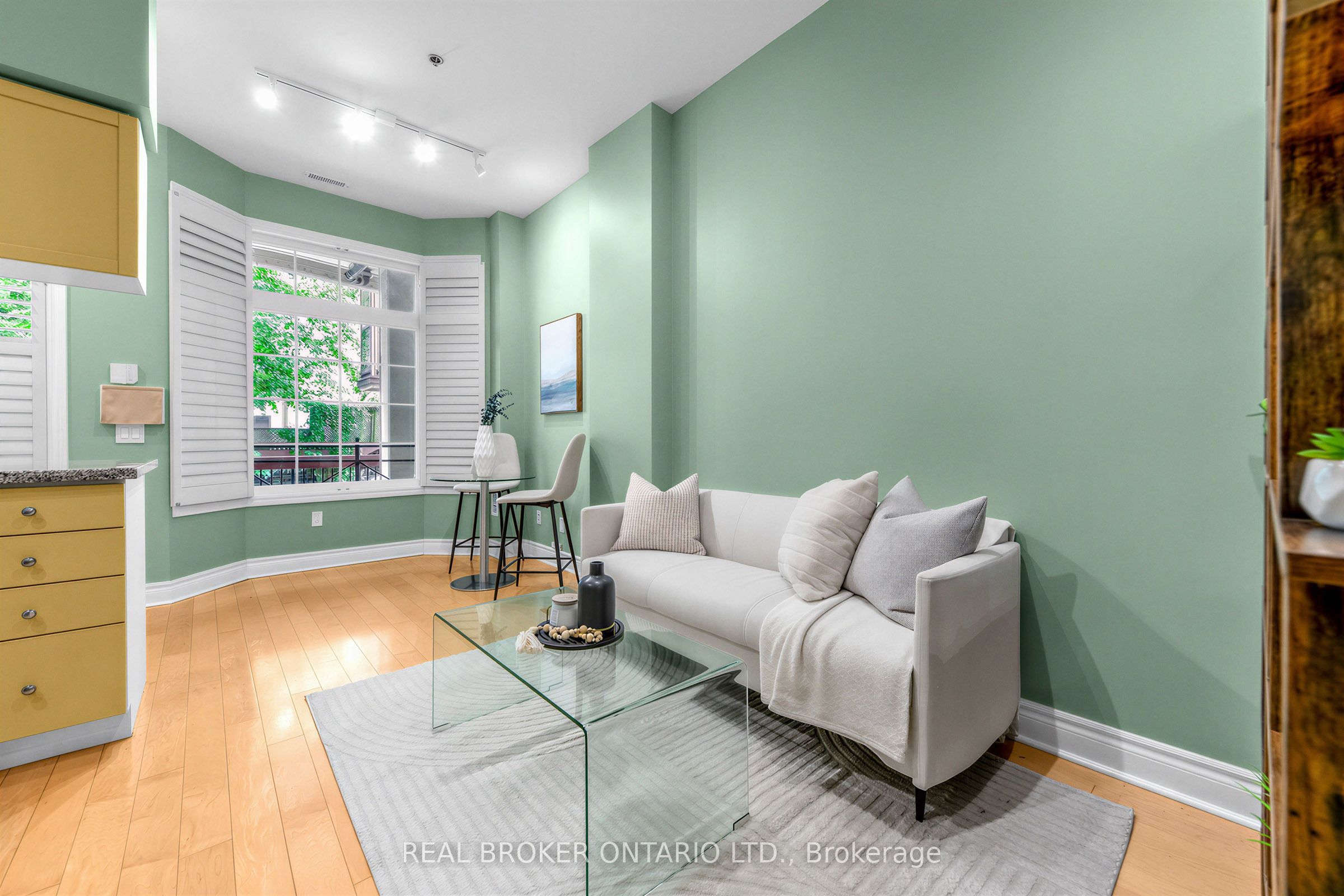 71 Mccaul Street 141, Toronto, ON M5T 2X1