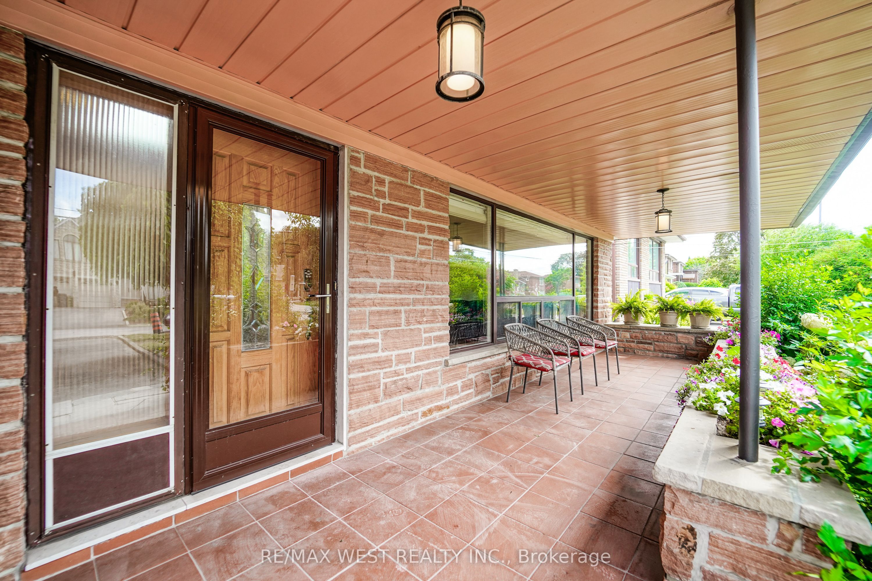 14 Model Avenue, Toronto, ON M3H 1W1 photo 2