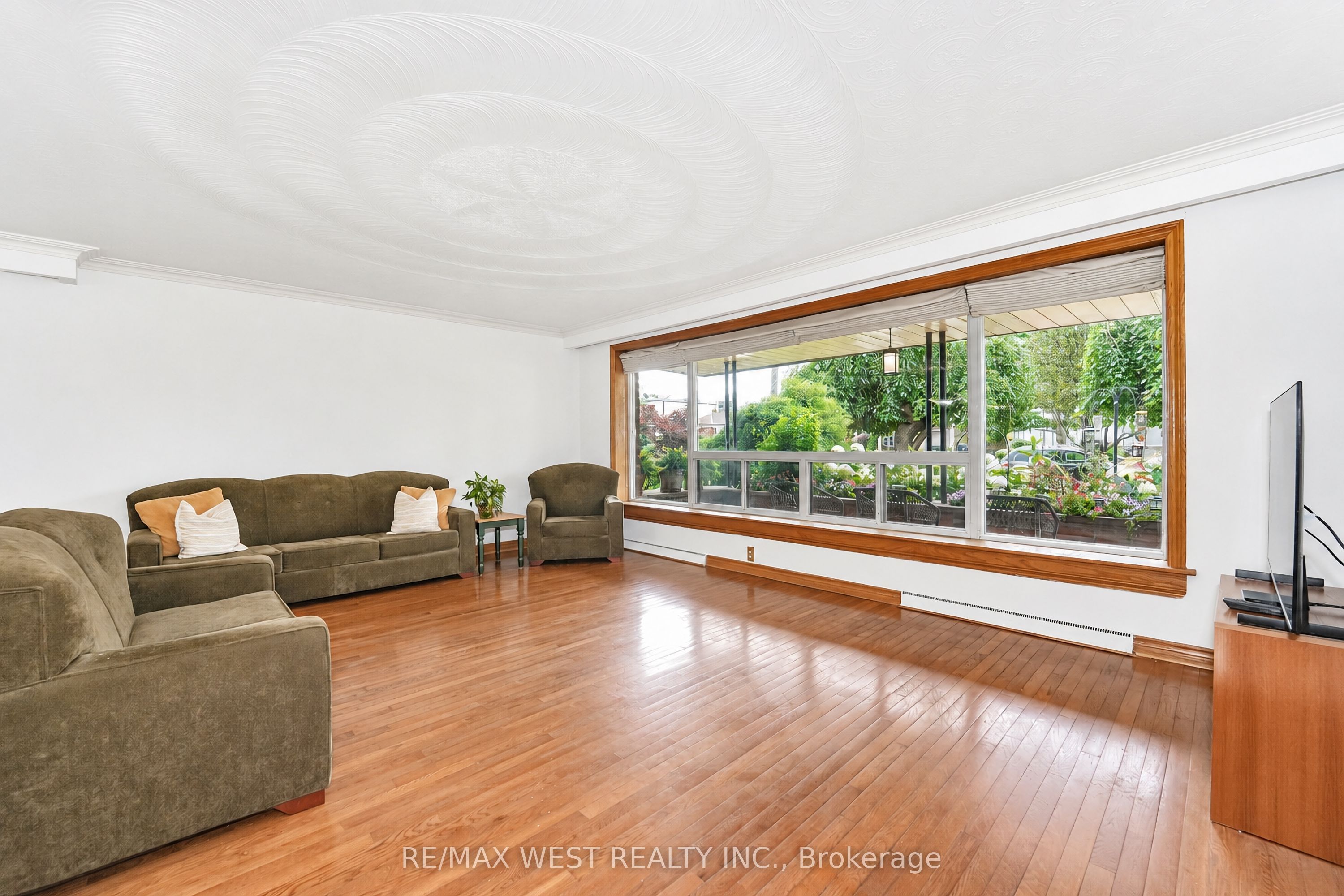 14 Model Avenue, Toronto, ON M3H 1W1 photo 3