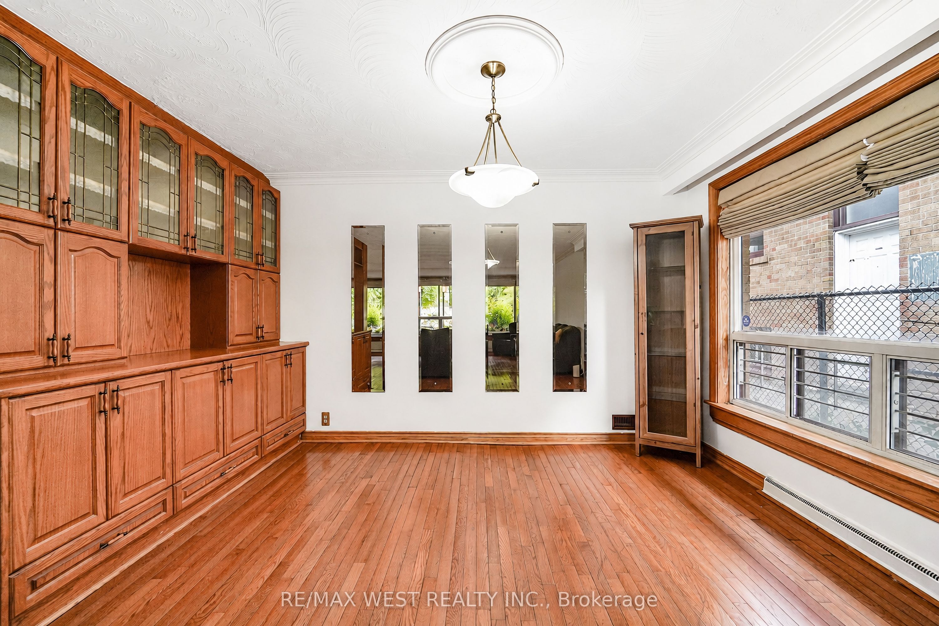 14 Model Avenue, Toronto, ON M3H 1W1 photo 4