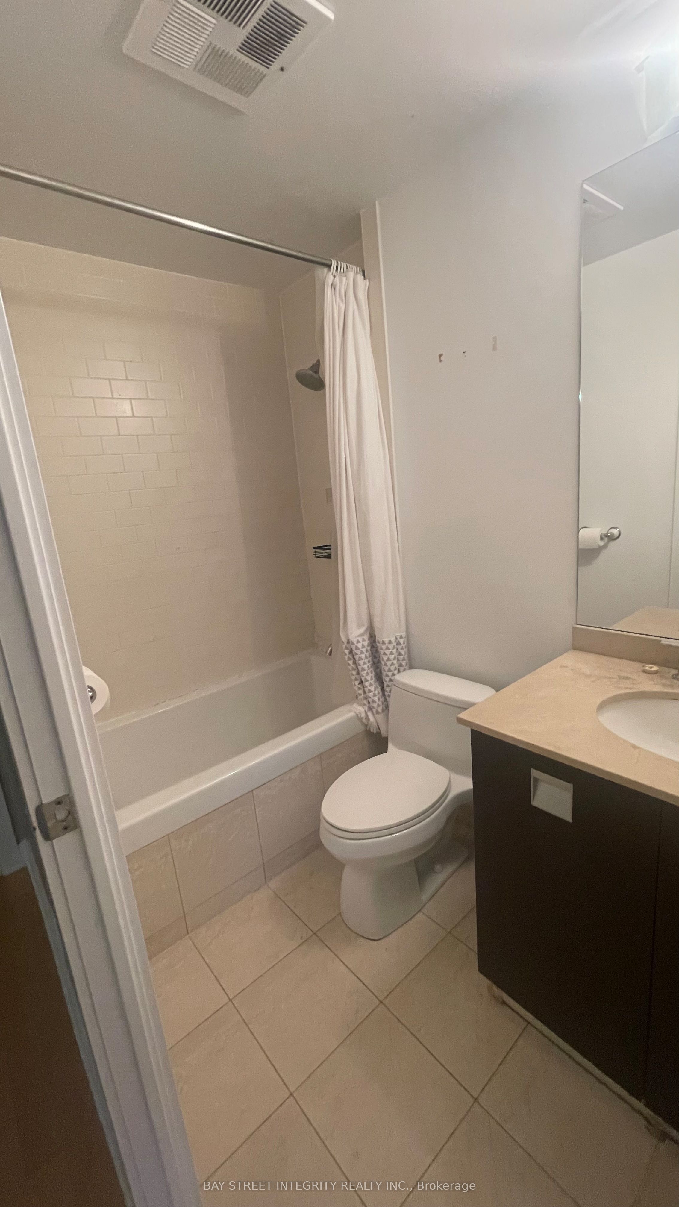 33 Charles Street E 1512, Toronto, ON M4Y 0A2 photo 2