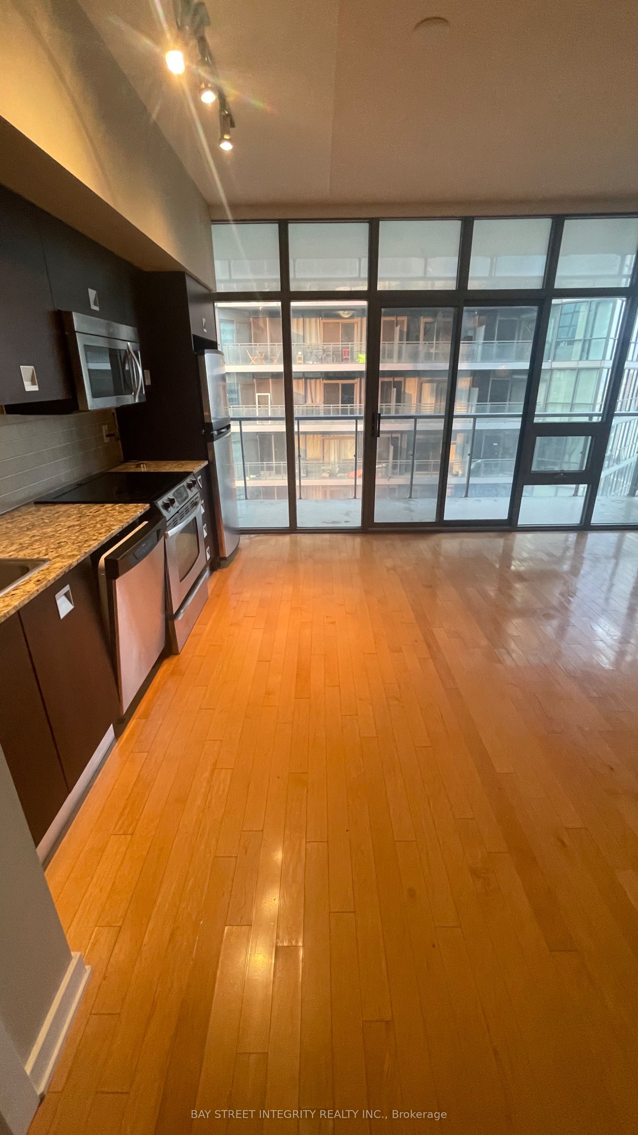 33 Charles Street E 1512, Toronto, ON M4Y 0A2 photo 3