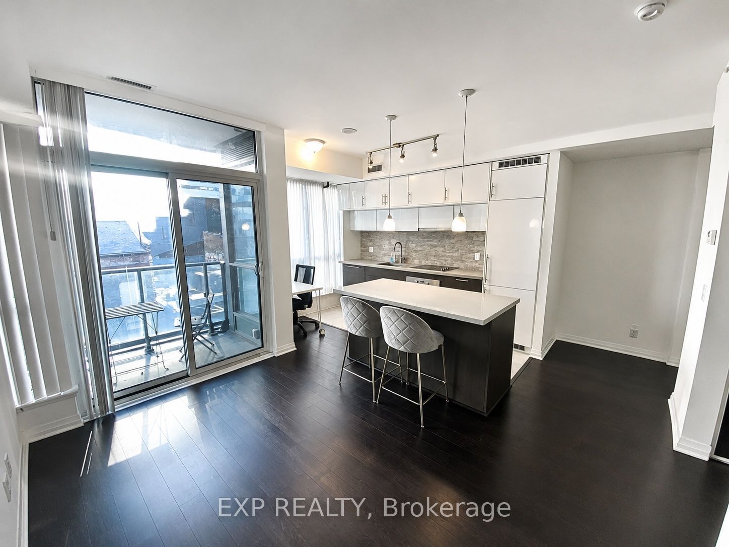 8 Mercer Street 417, Toronto, ON M5V 1H3 photo 4