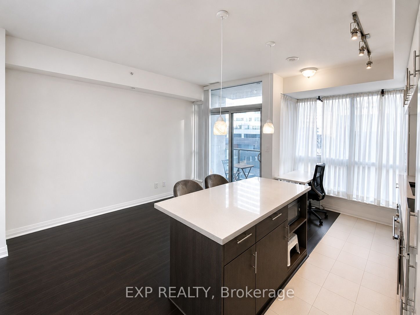 8 Mercer Street 417, Toronto, ON M5V 1H3 photo 5
