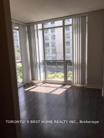 428 Lake Shore/ G06 Boulevard W Master, Toronto, ON M5V 2V6 photo 3