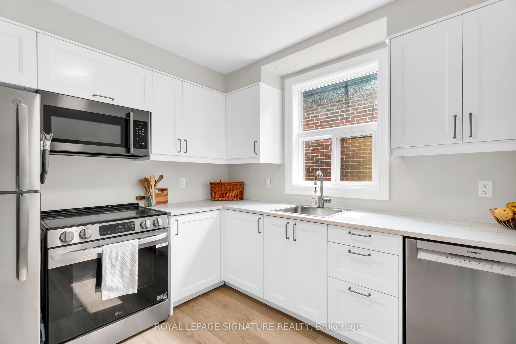 117 Hillsdale Avenue E 3, Toronto, ON M4S 1T4