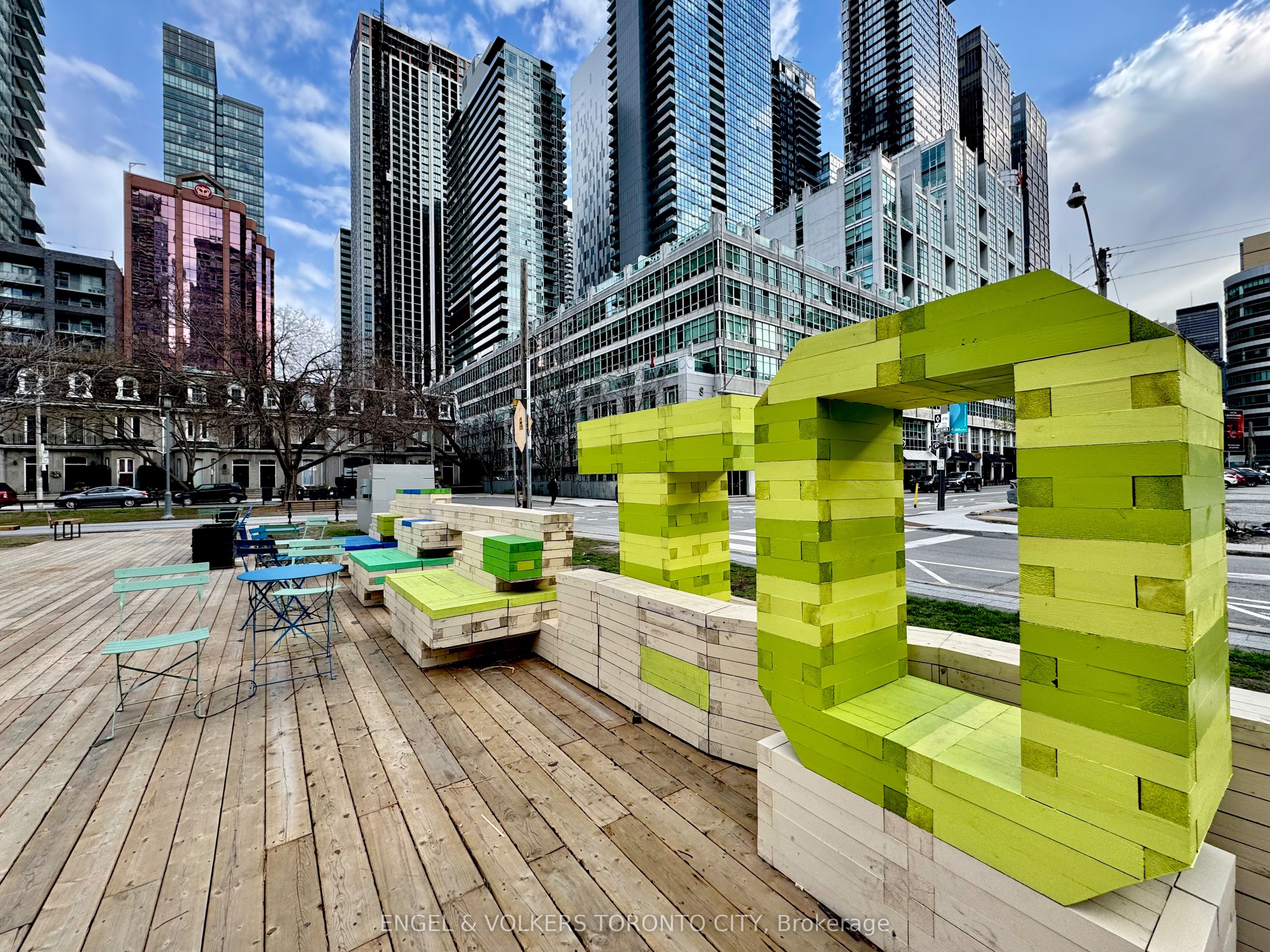 393 King Street W 706, Toronto, ON M5V 3G8 photo 3