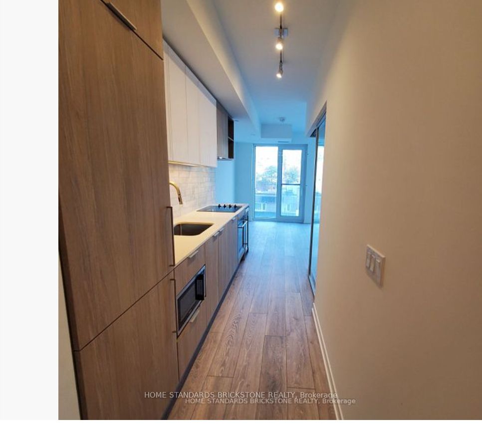 2020 Bathurst Street W 528, Toronto, ON M5P 3L1 photo 2