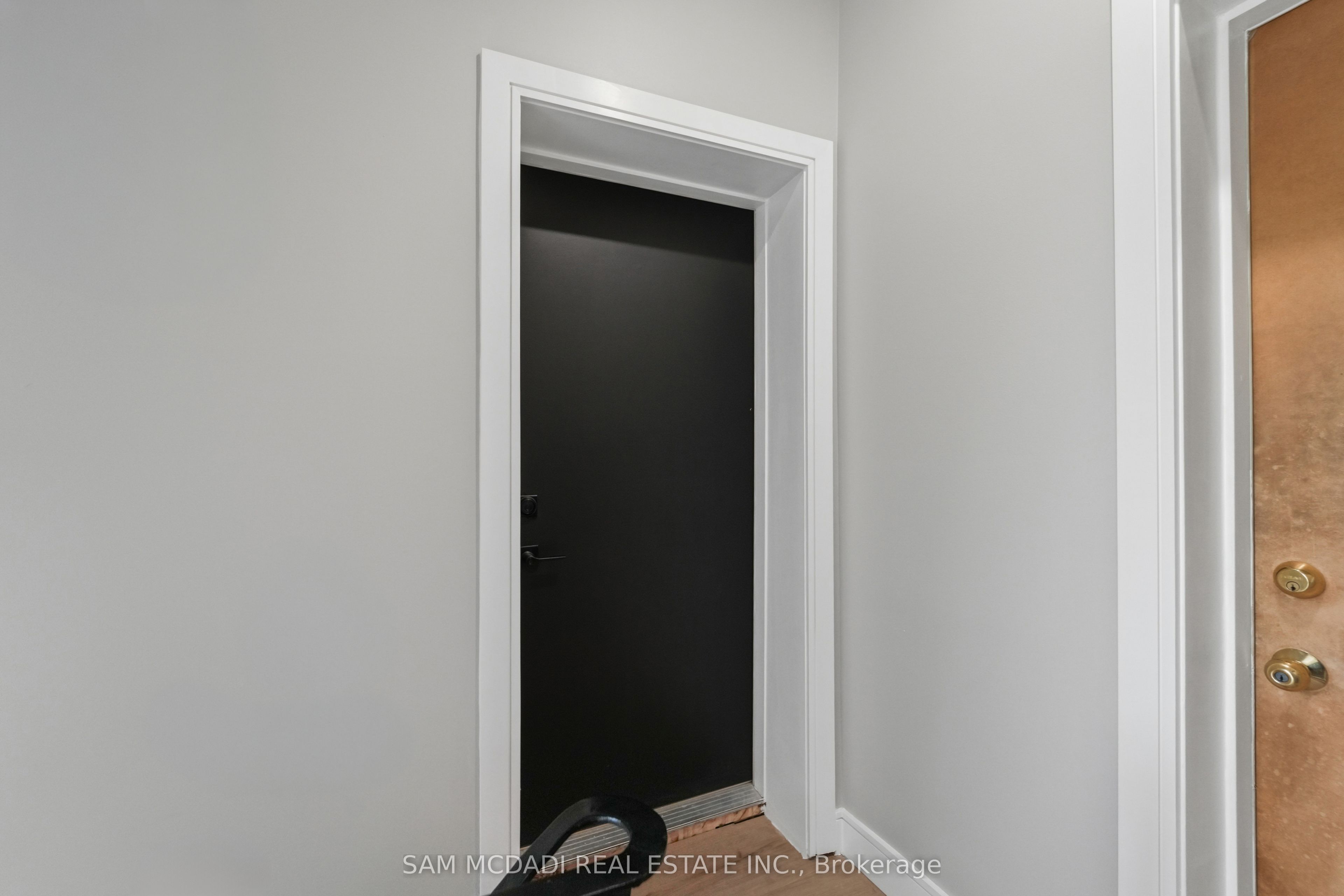 180 Bellwoods Avenue Apt 2, Toronto, ON M6J 2P9 photo 4