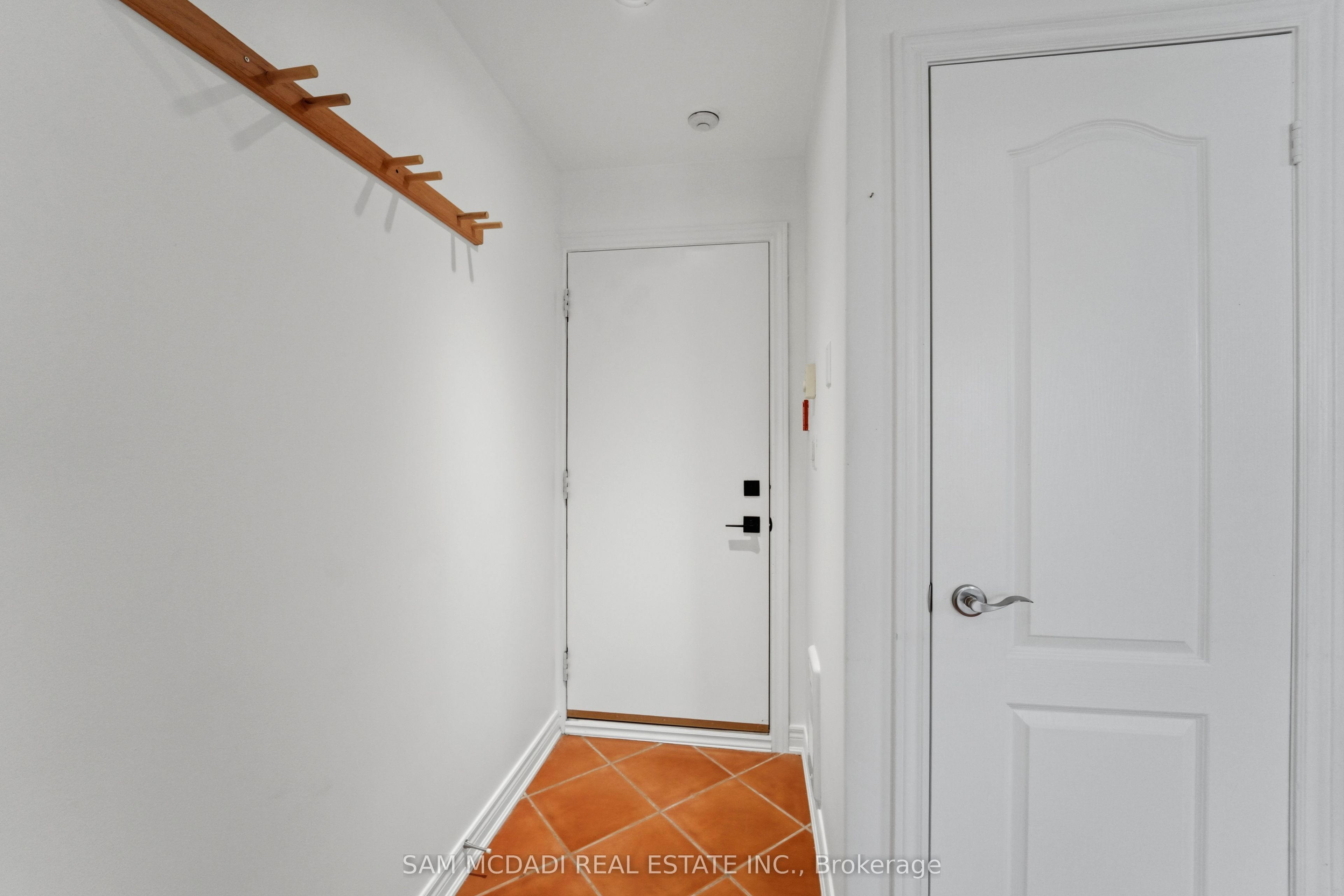 180 Bellwoods Avenue Apt 2, Toronto, ON M6J 2P9 photo 5