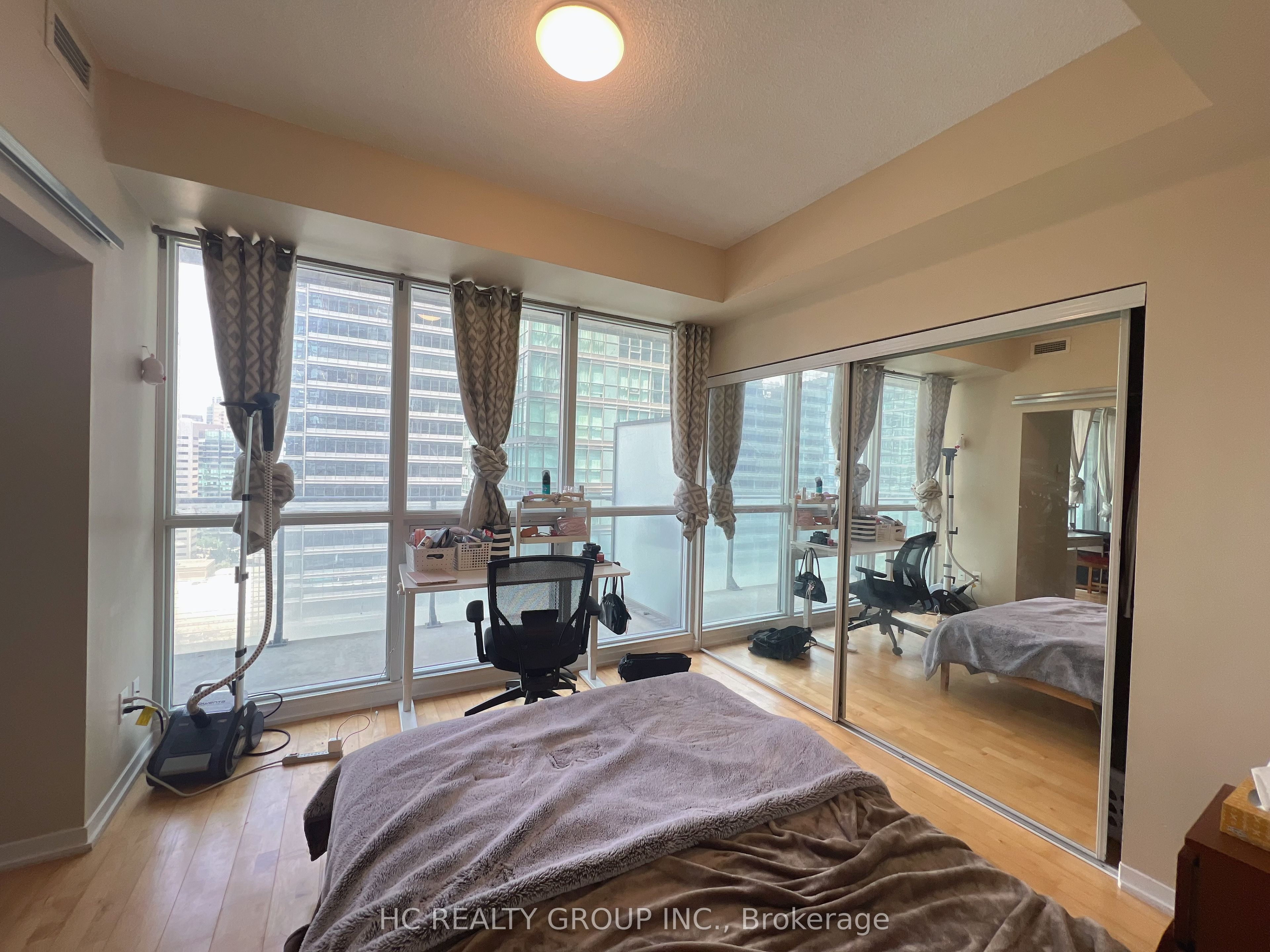 55 Bremner Boulevard 1903, Toronto, ON M5J 0A6 photo 3